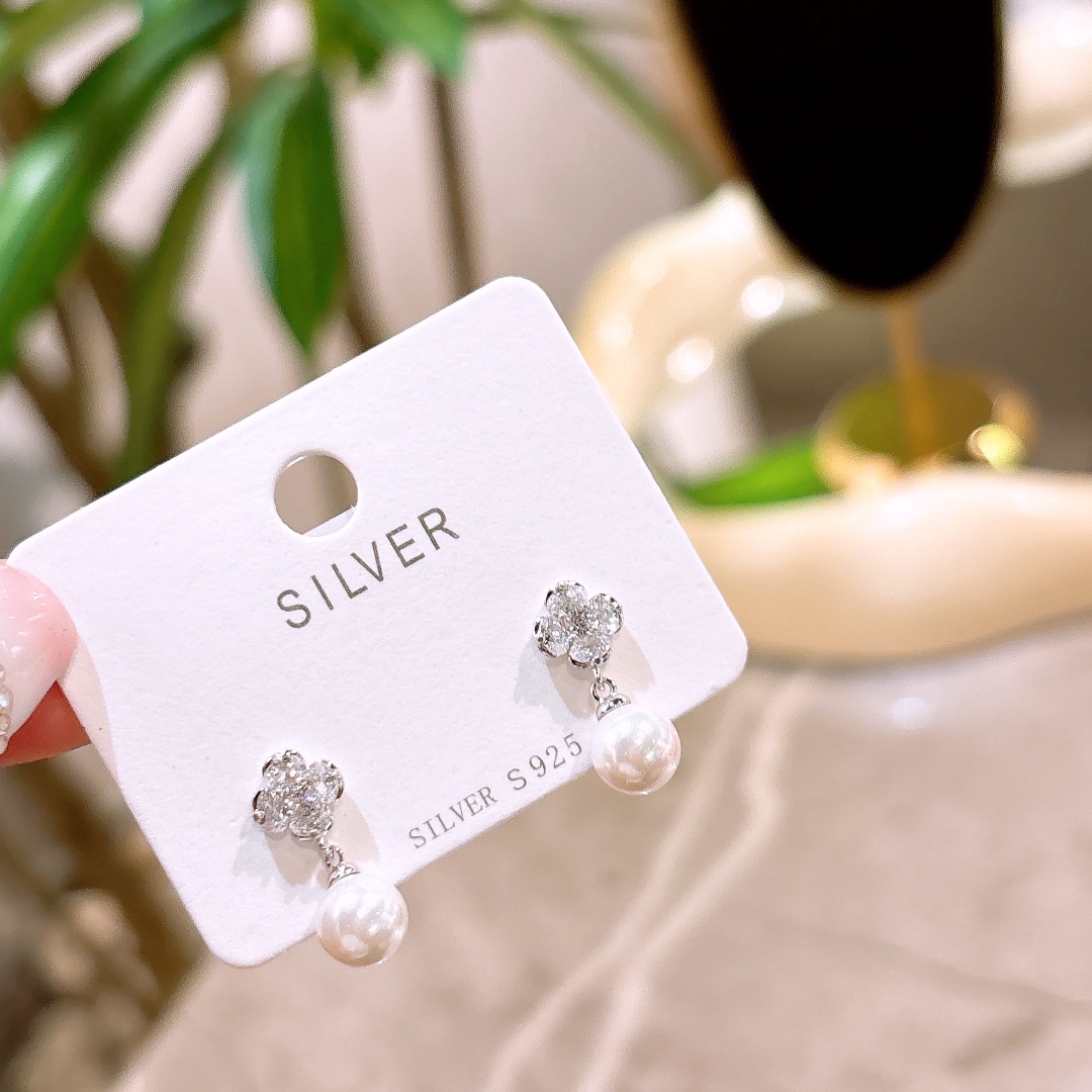 Hypoallergenic Silver Earrings Playful Banquet Gold