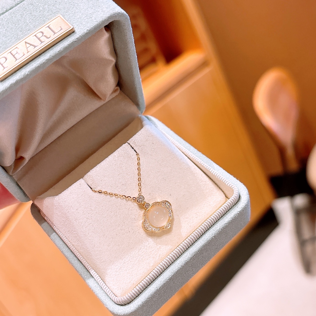 Low Allergy Silver Necklace Lively Banquet Gold