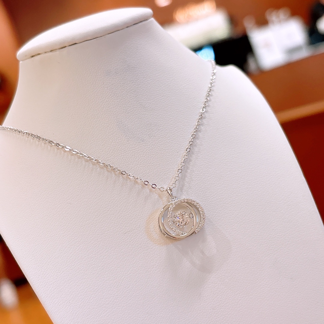 さわやか系高品質シルバーモアッサナイトネックレスゴールド 晩餐会