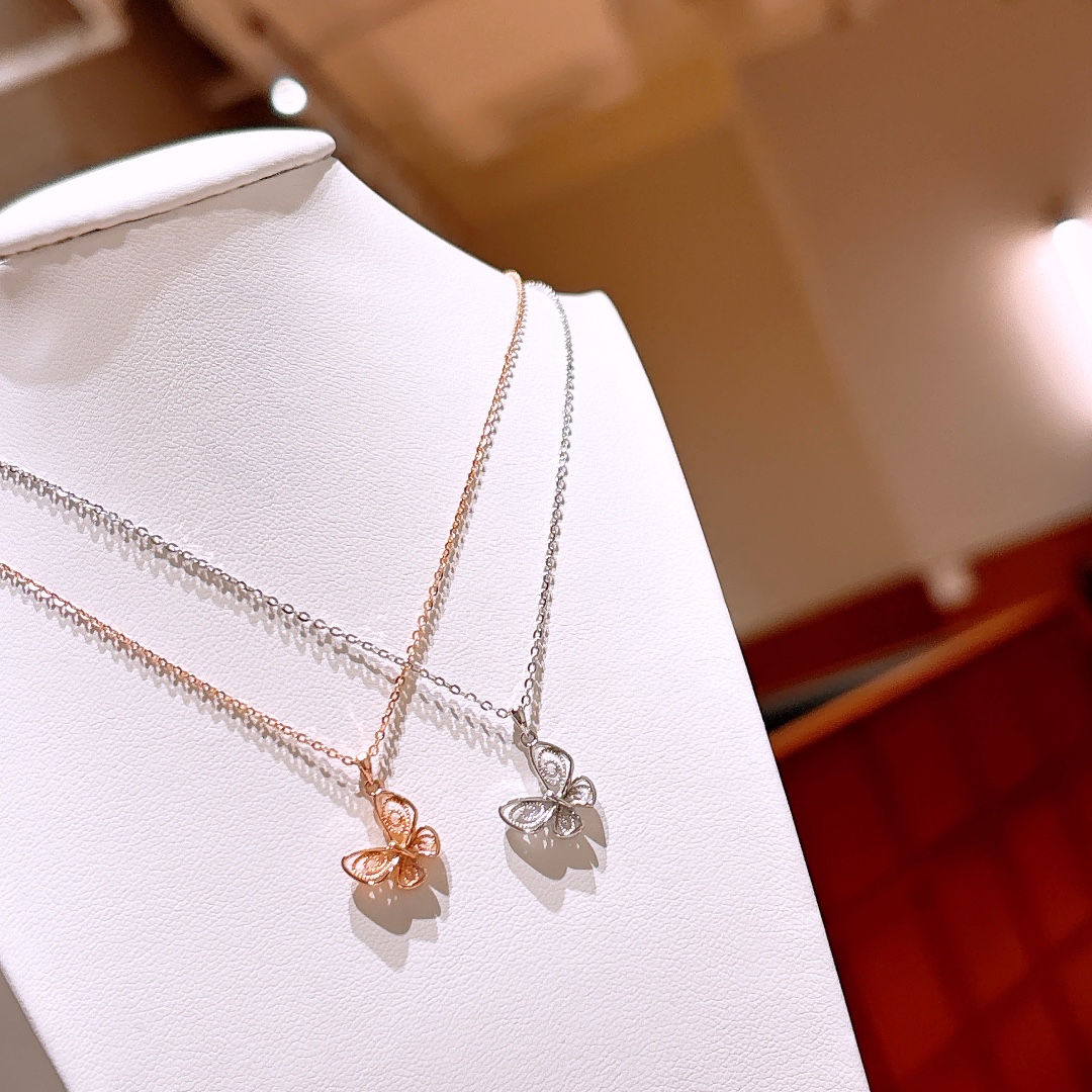 Hypoallergenic Silver Earrings & Necklace Set Light Luxury Housewarming