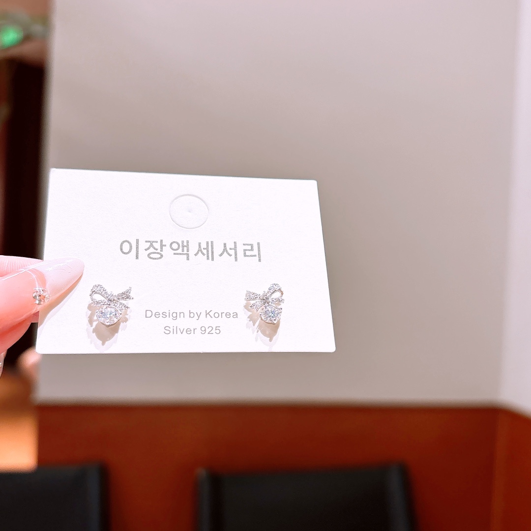 S925 Sterling Silver Moissanite Studs Fresh Everyday Wear Silver