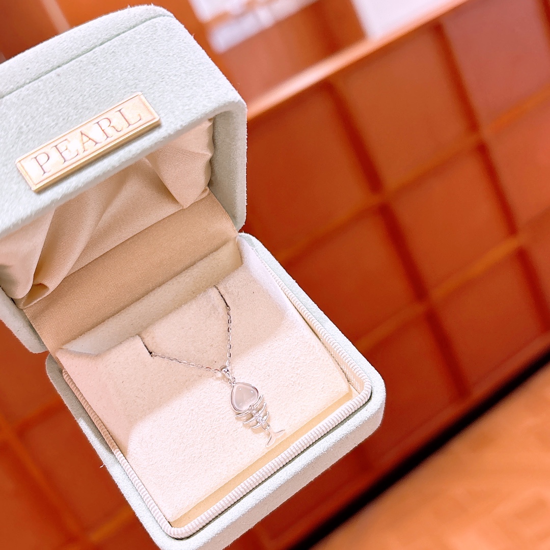 High Polish Silver Necklace Chic Banquet Gold