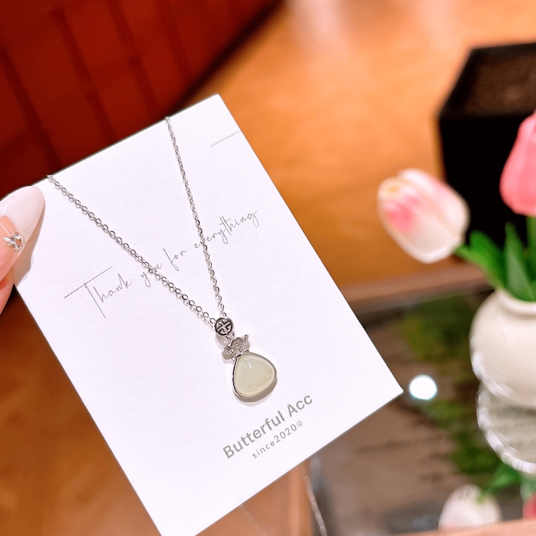 Hypoallergenic Silver Hetian Jade Necklace Chic Mother's Birthday