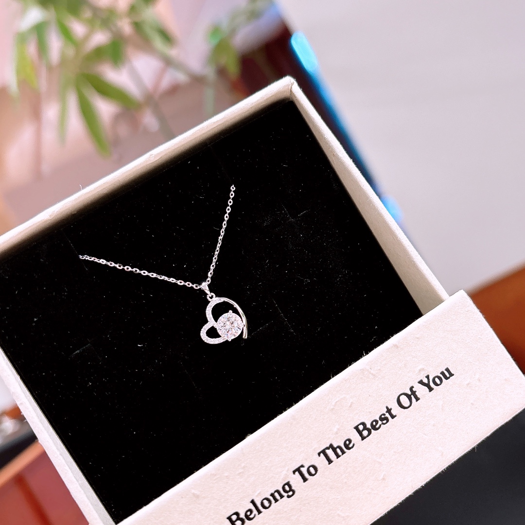 Solid Silver Moissanite Necklace Soft Banquet Silver