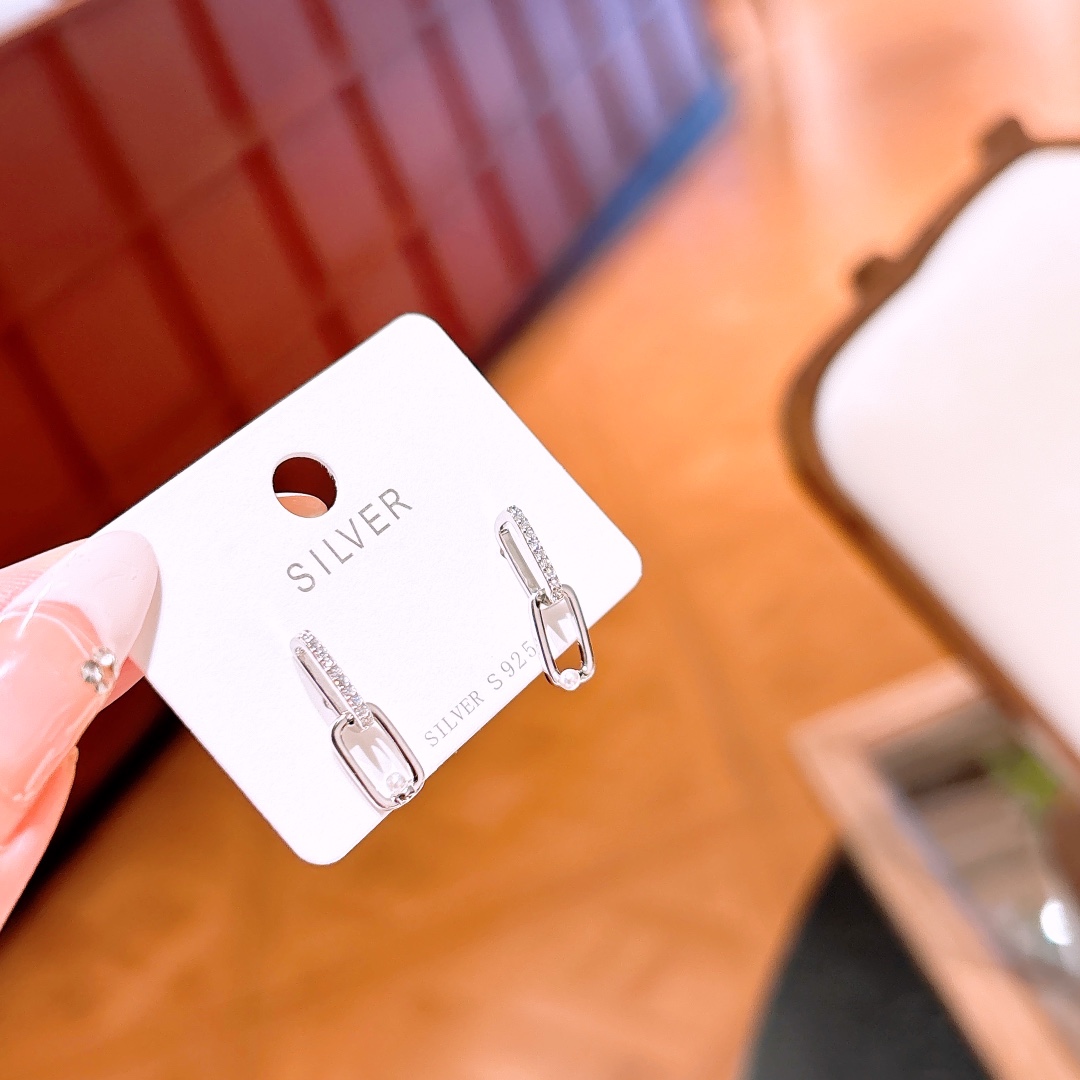 知性的高品質シルバーイヤリングゴールド 通勤