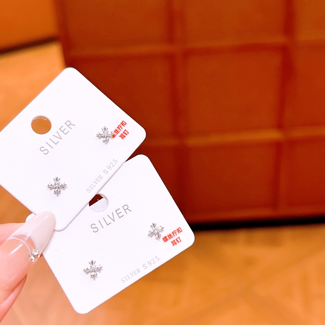 925 Silver Screw-back Studs Elegant Graduation Gold