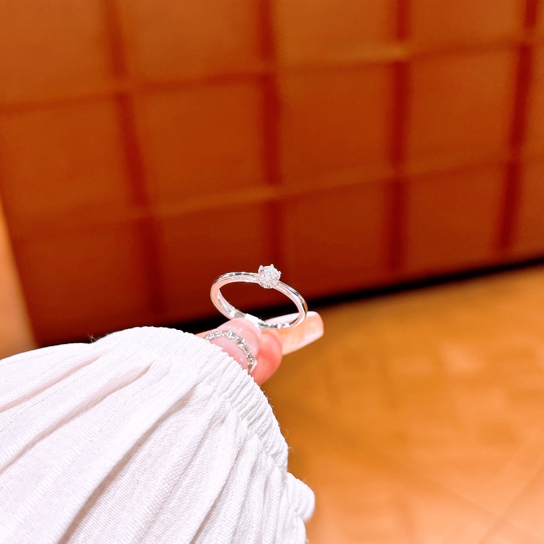 Low Allergy Silver Moissanite Ring Dainty Graduation Silver