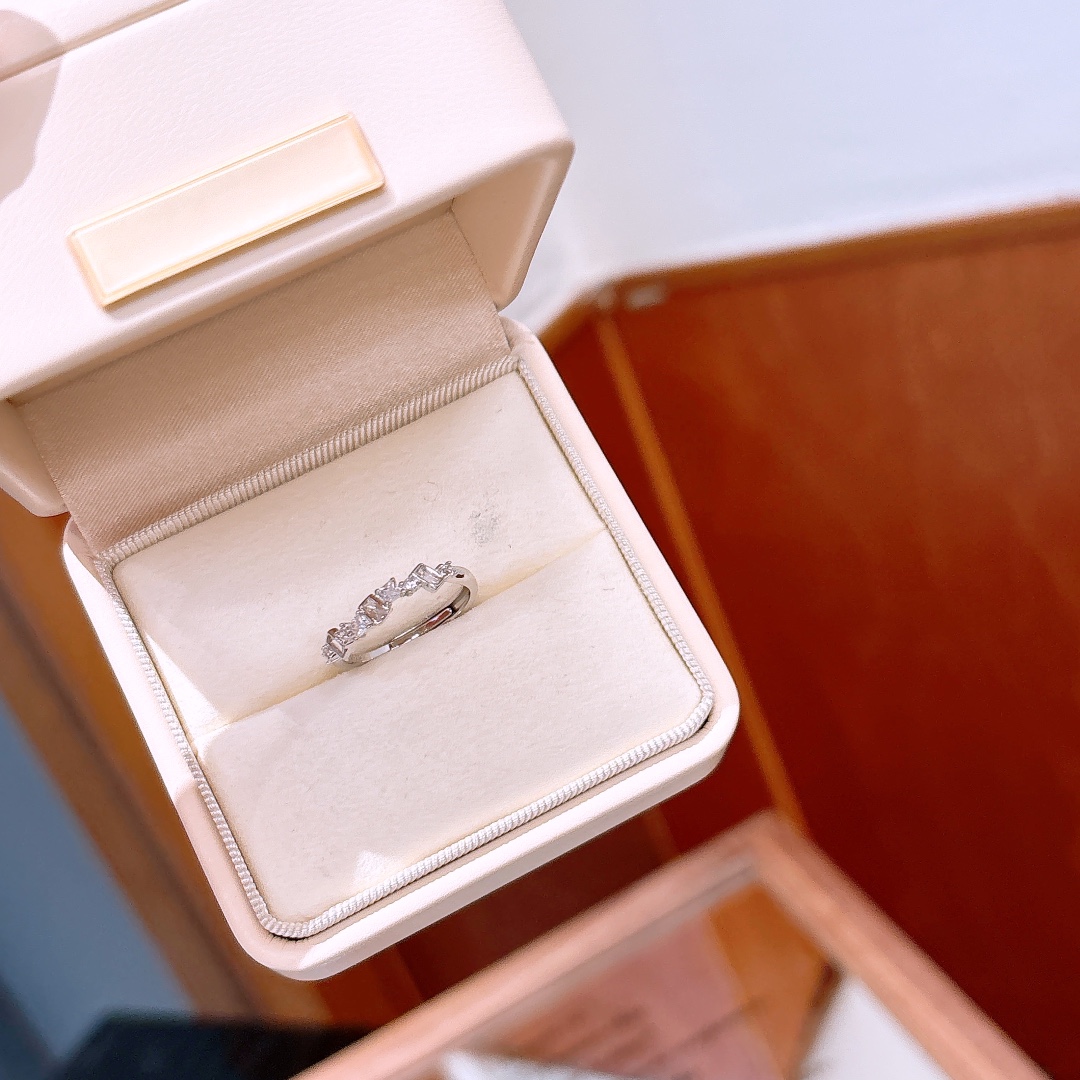 Solid Silver Ring Chic Graduation Gold