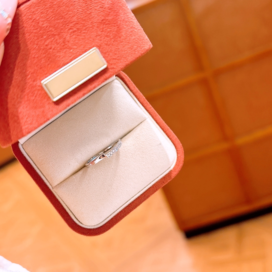 Low Allergy Silver Ring Light Luxury Date Night Silver