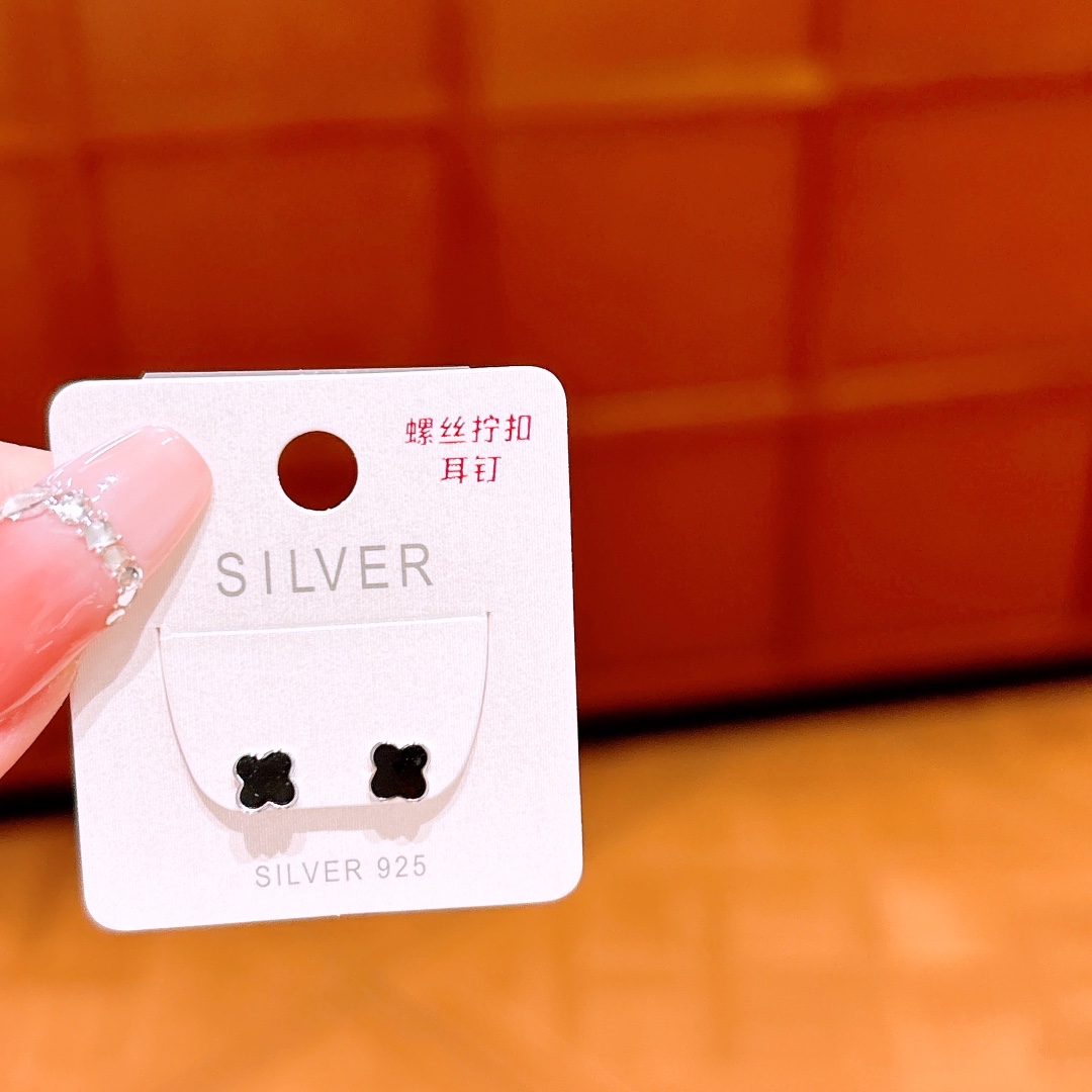 Fine Silver Screw-back Studs Cute Spring Festival Gold