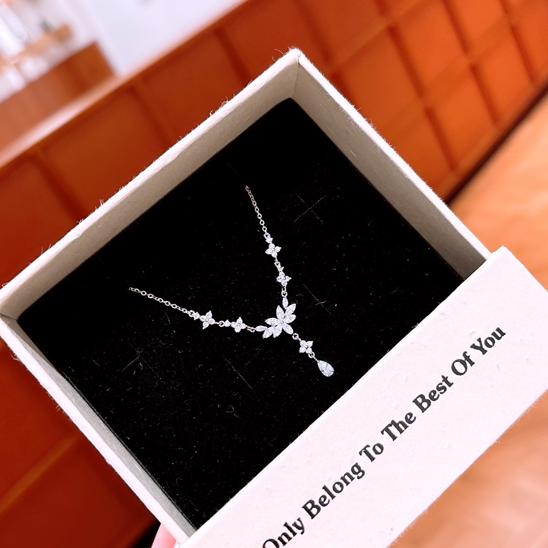 High Polish Silver Necklace Sweet & Cool New Year Gold