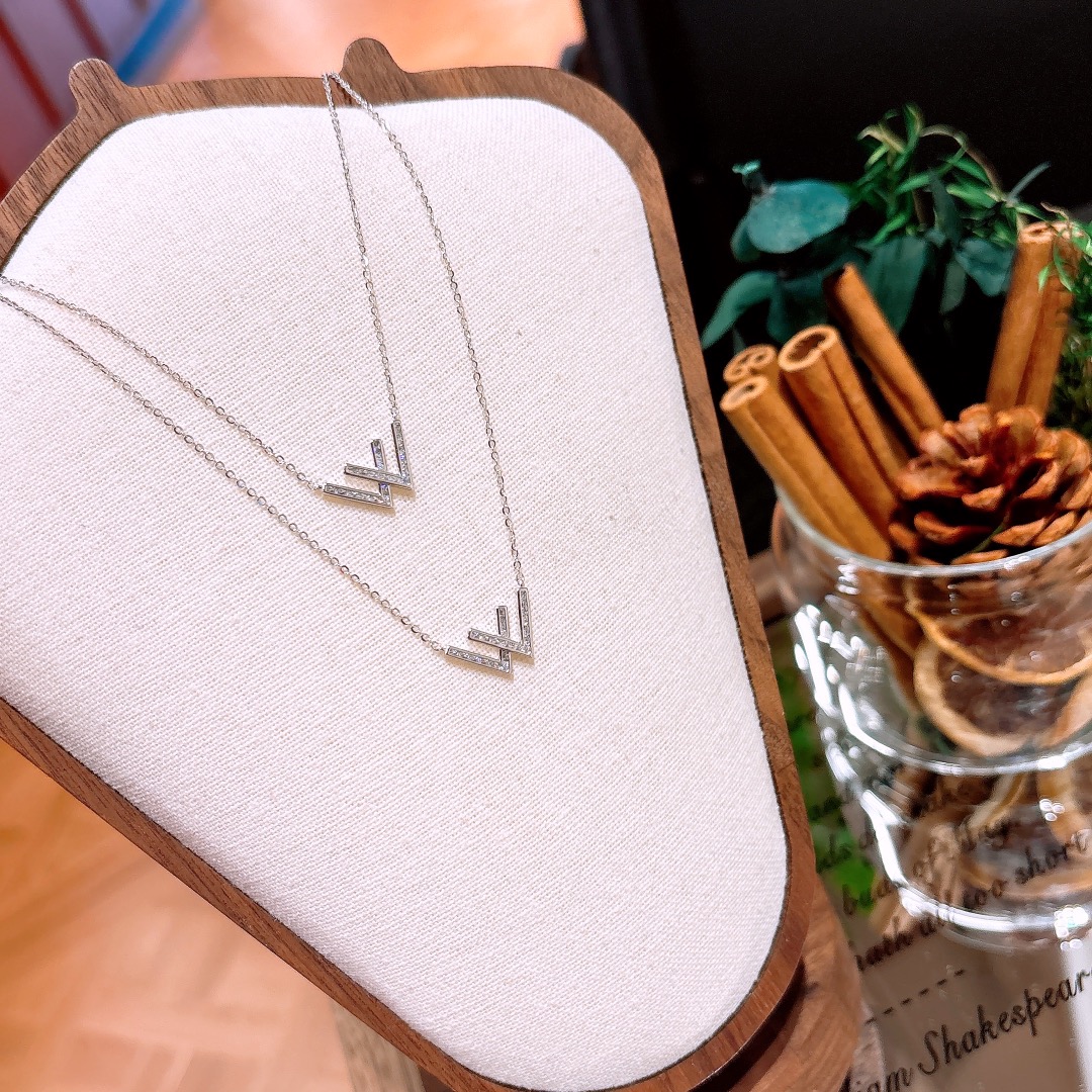 繊細ファインシルバーネックレスシルバー パーティー