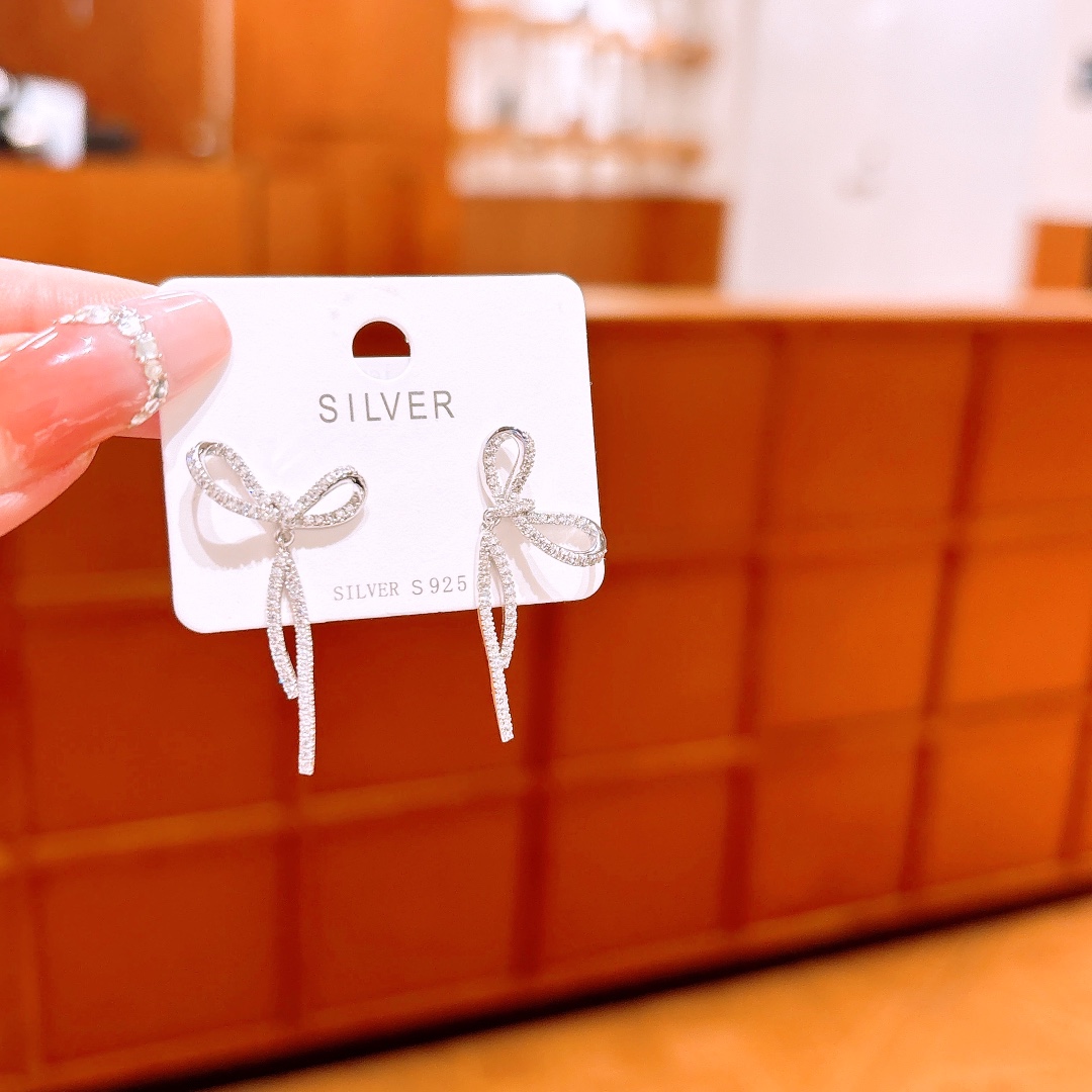 S925 Sterling Silver Earrings Gentle Annual Party Silver