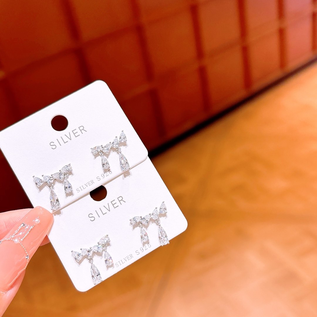 Hochglanzpoliertes Silber Ohrringe Frisch Bankett Gold