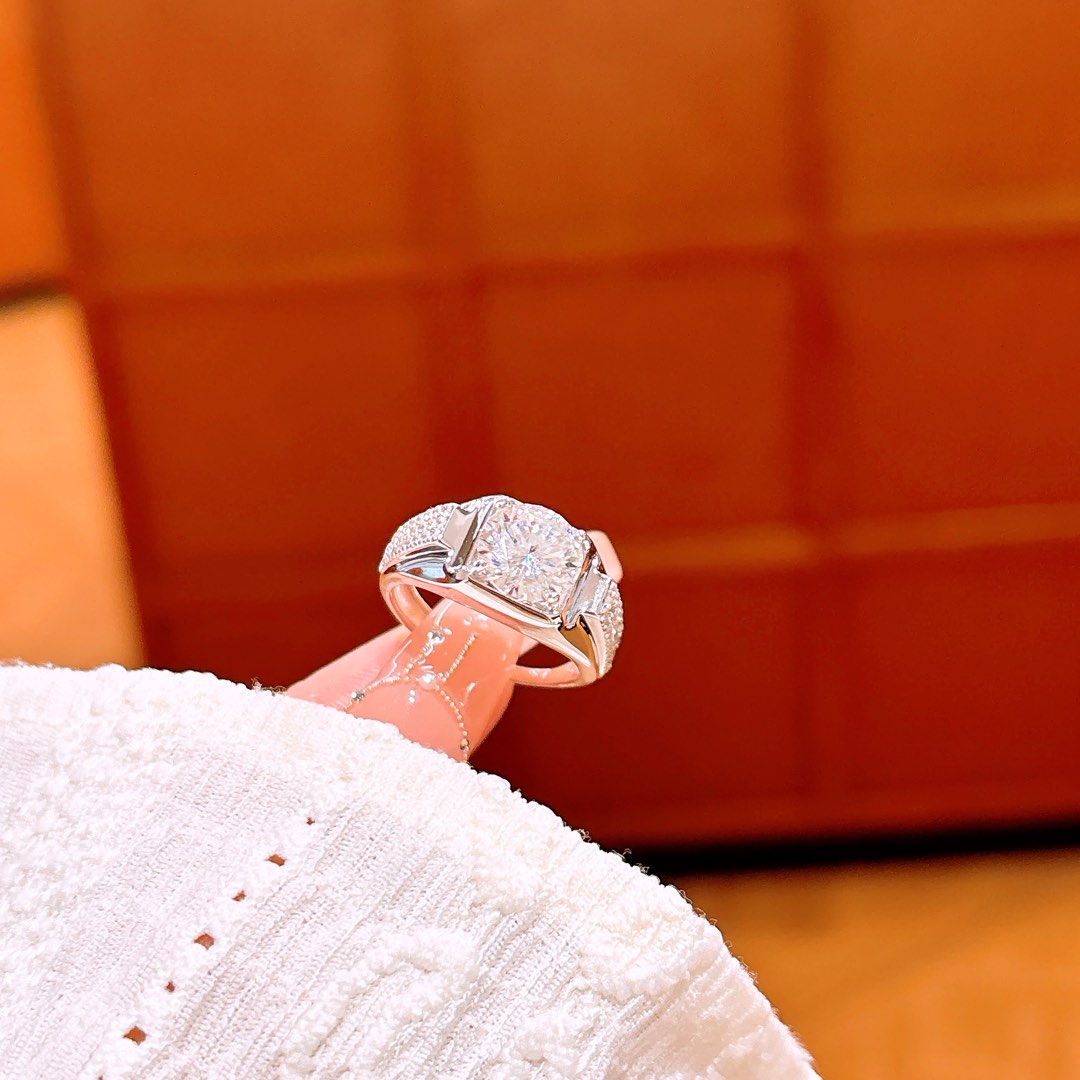 Low Allergy Silver Men's Moissanite Ring Sweet & Cool Christmas Silver