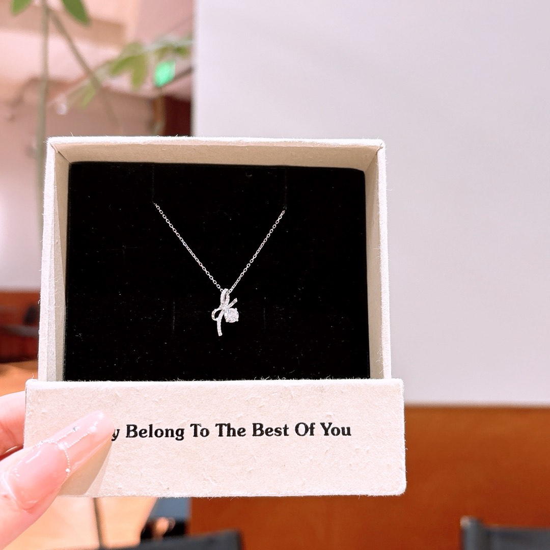 さわやか系純銀ネックレスゴールド 職場