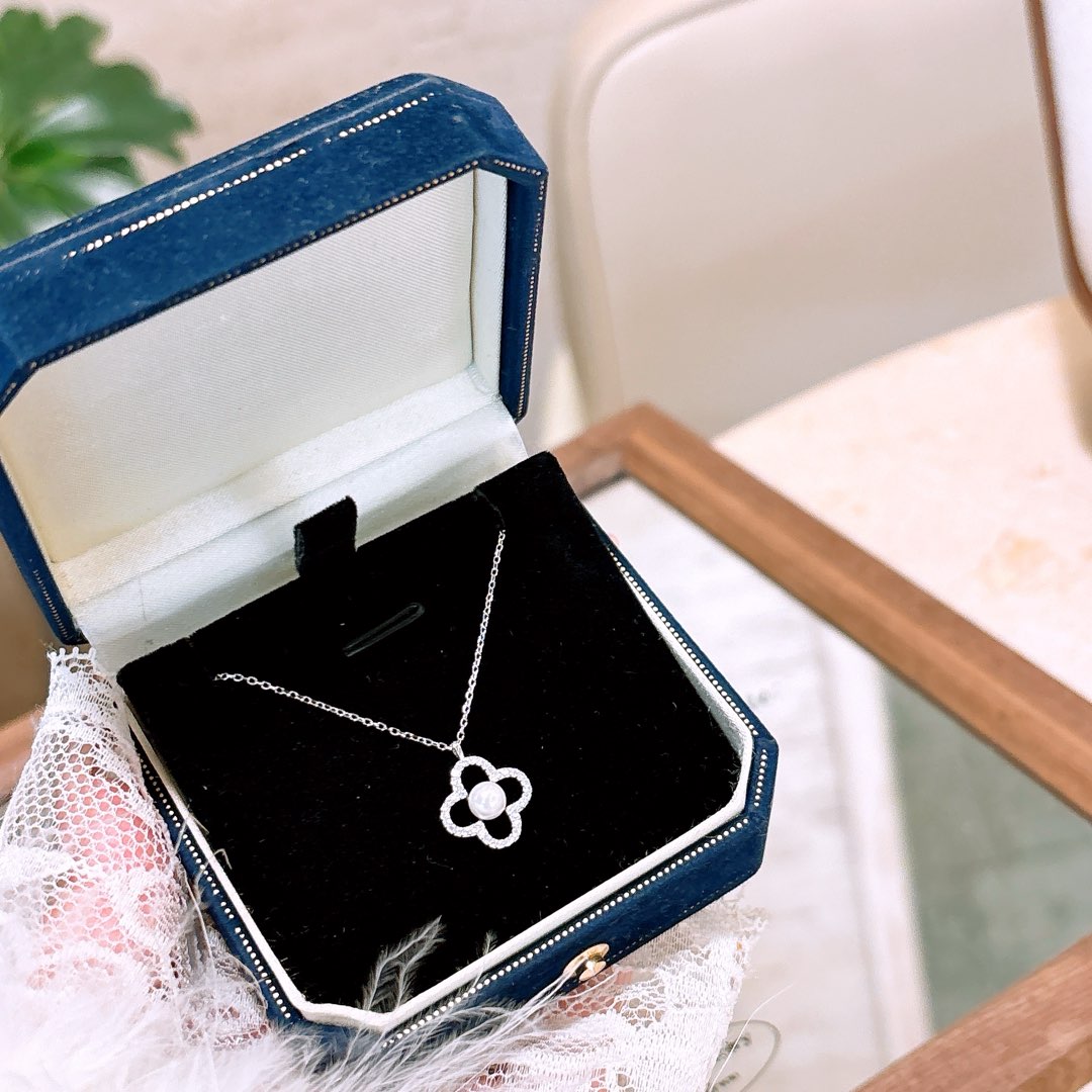 Low Allergy Silver Necklace Lively Christmas Silver