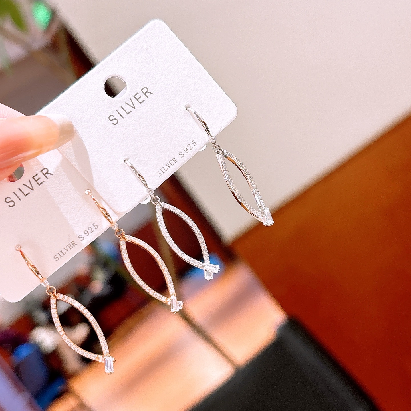 ガーリー純銀ドロップ＆スレッドイヤリングシルバー 母の日