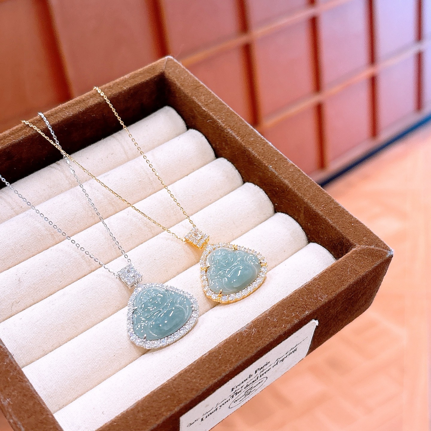 Fine Silver Jadeite Necklace Elegant Office Gold