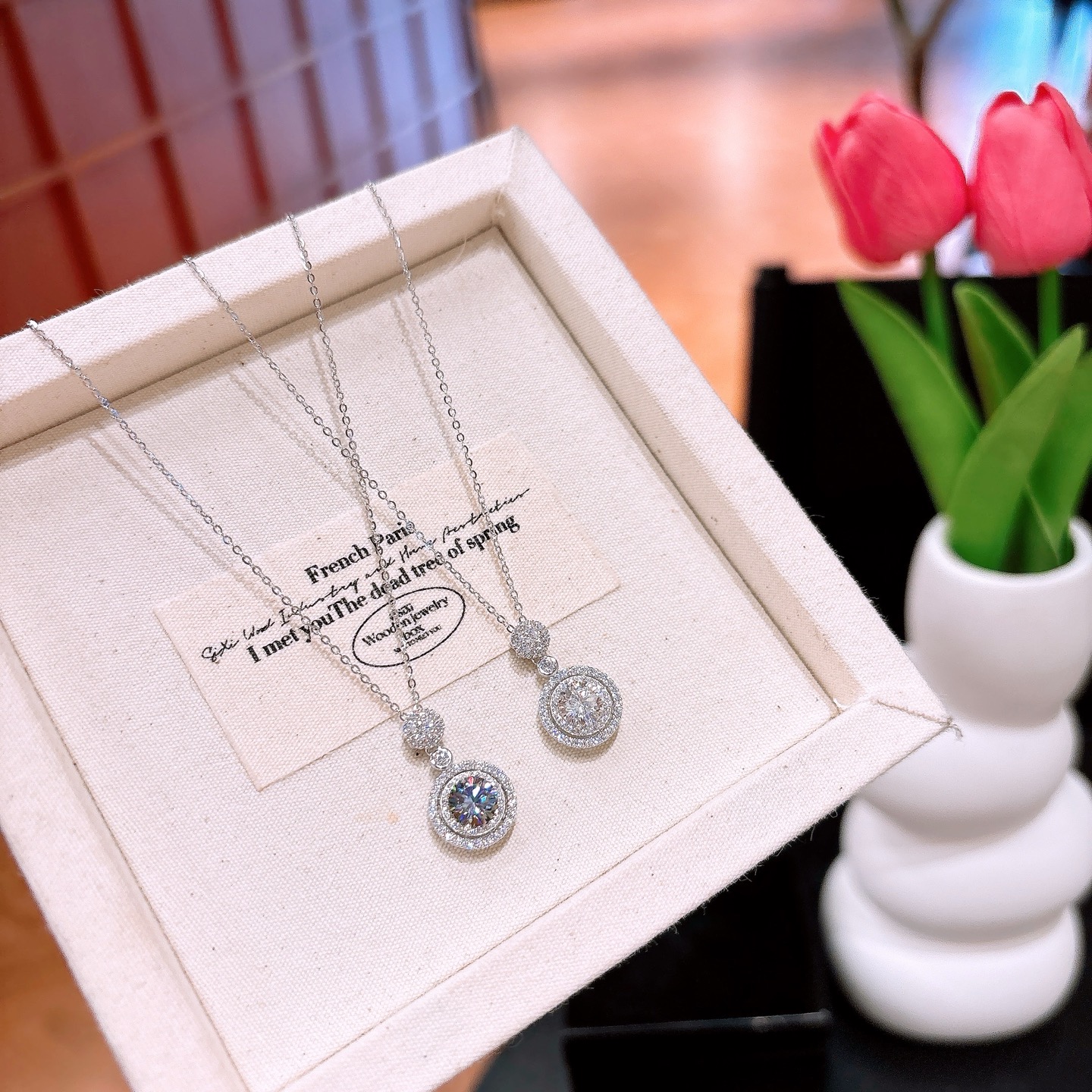 優しい925シルバーモアッサナイトネックレスゴールド 先生の日