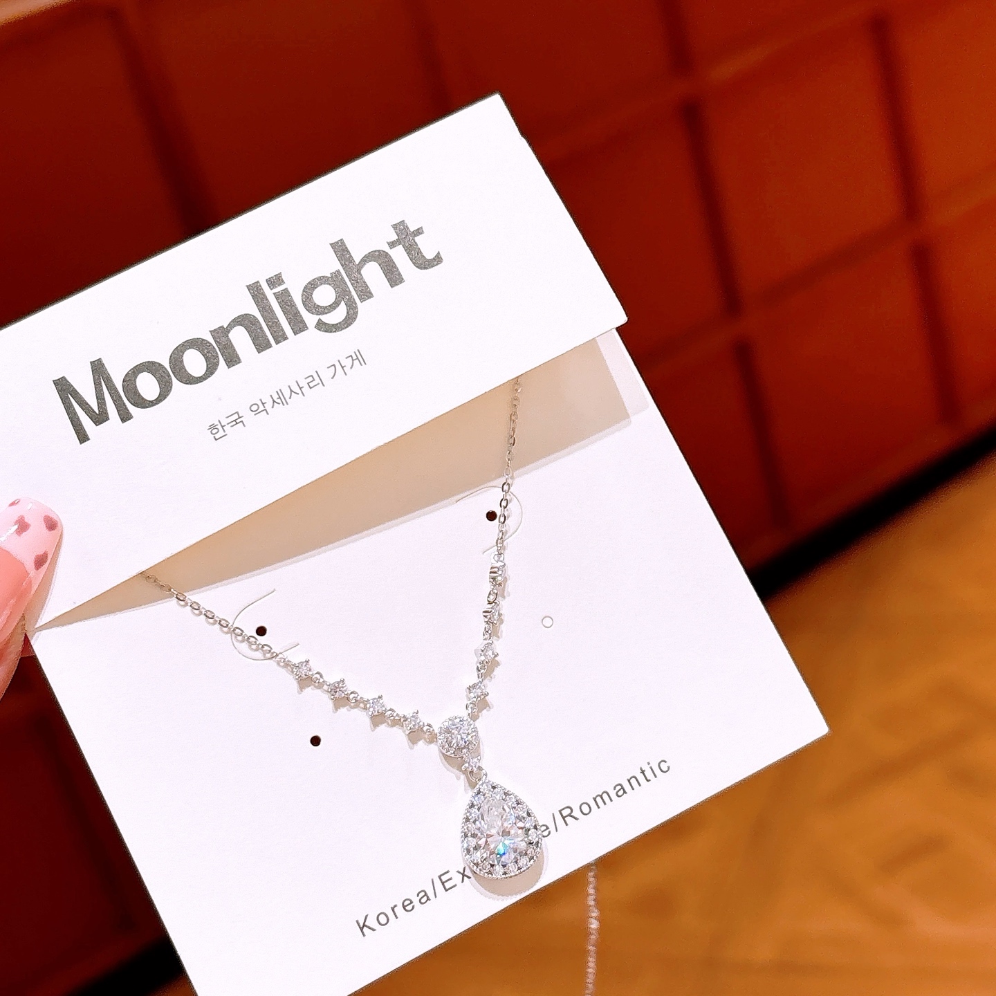 知性的アレルギー対応シルバーモアッサナイトネックレスゴールド 職場