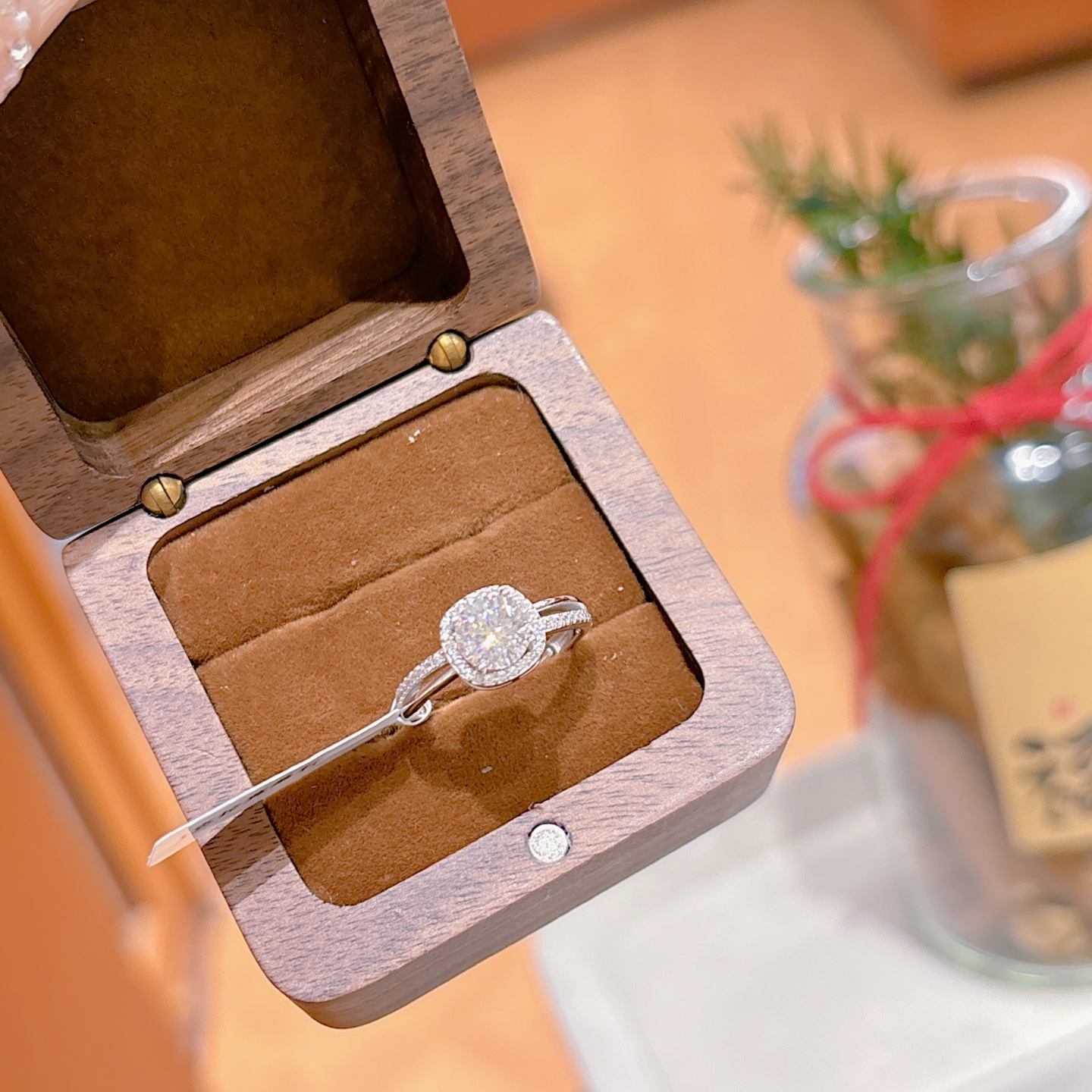 さわやか系925シルバーモアッサナイトリングゴールド 婚姻届提出