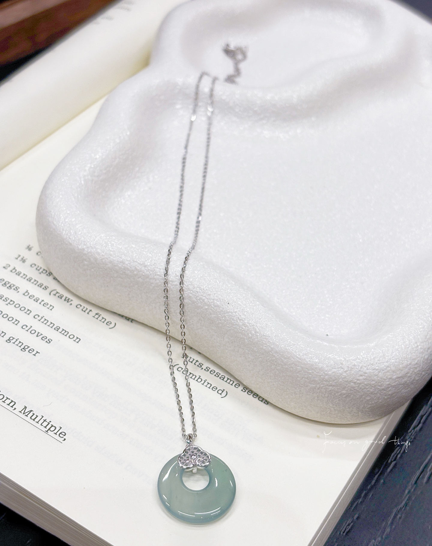 925 Silver Jadeite Necklace Gentle Travel Gold