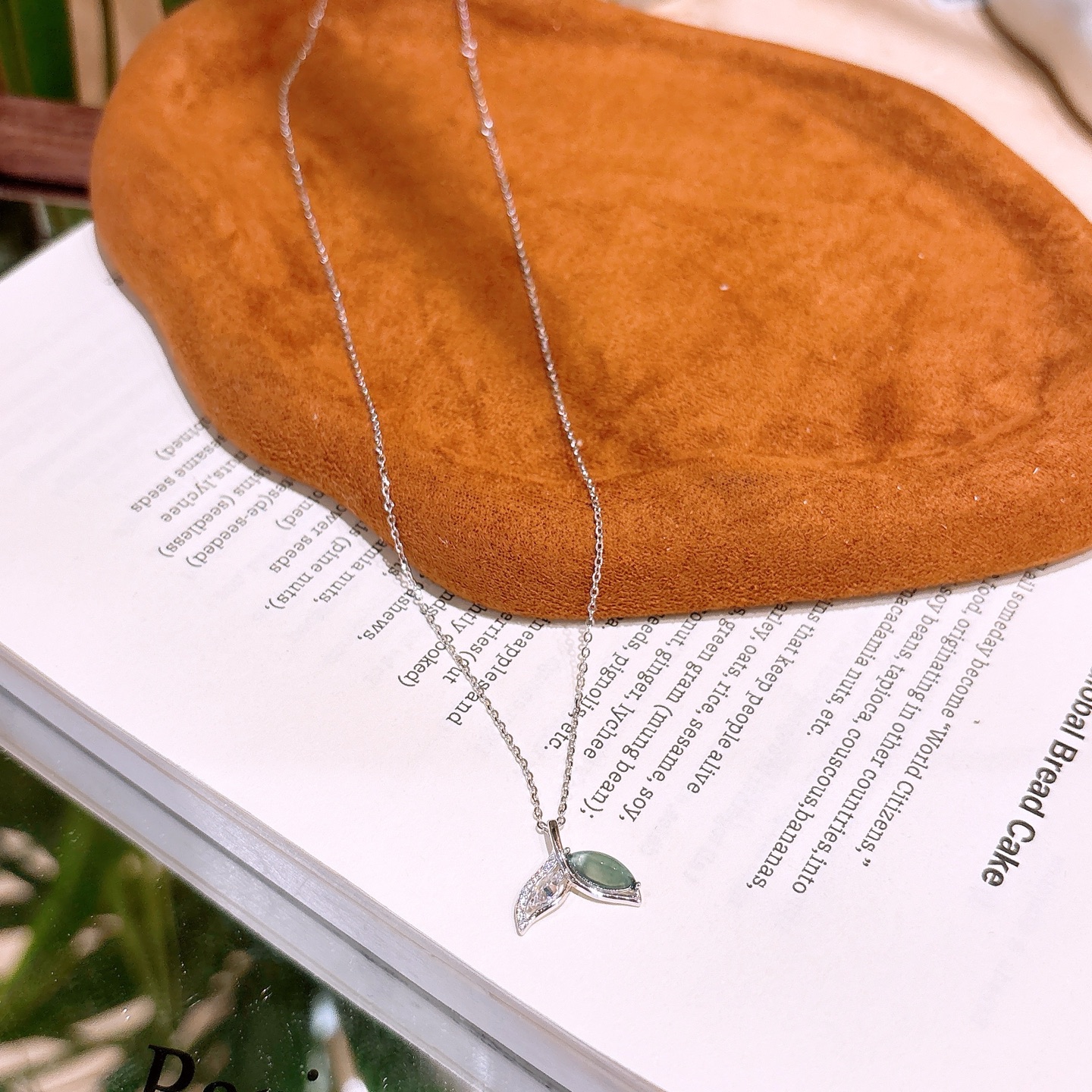 Hypoallergenic Silver Jadeite Necklace Sweet & Cool Travel Silver