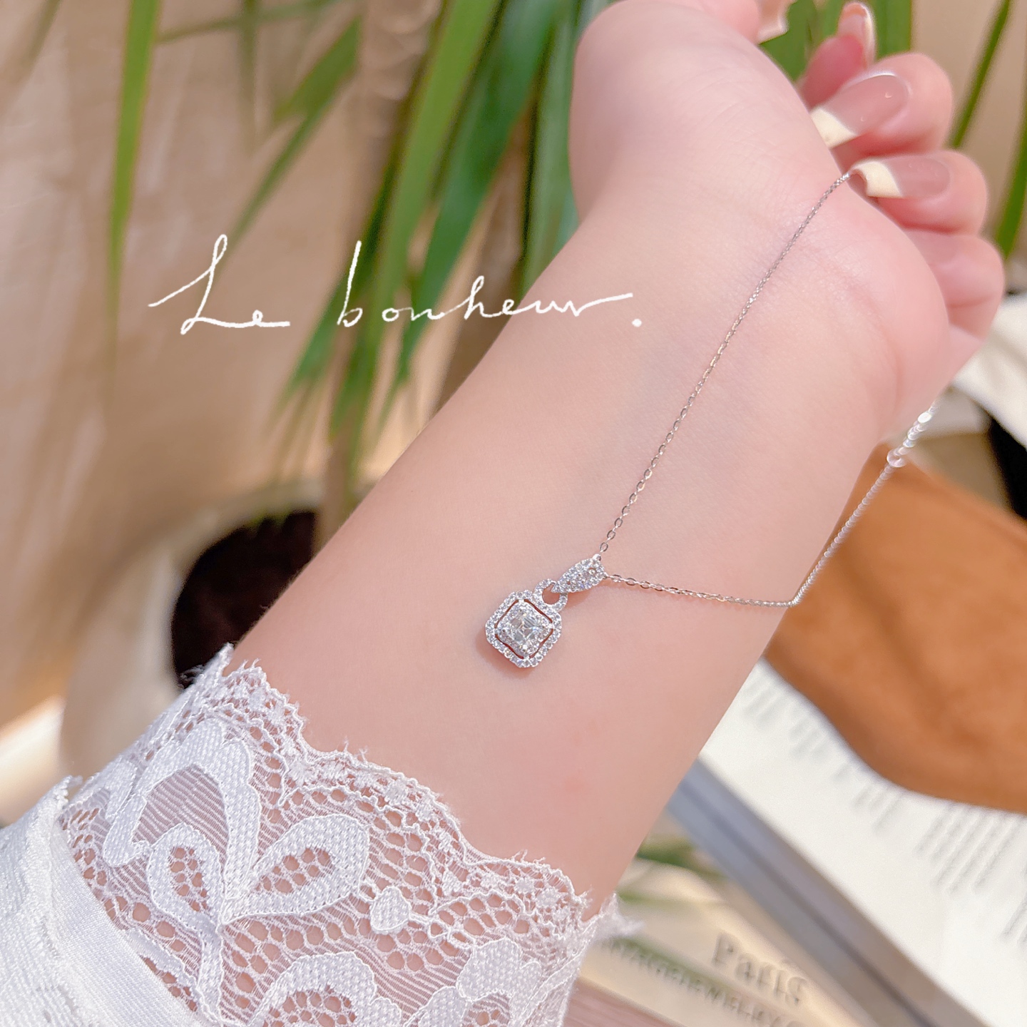 知性的純銀モアッサナイトネックレスシルバー 婚姻届提出