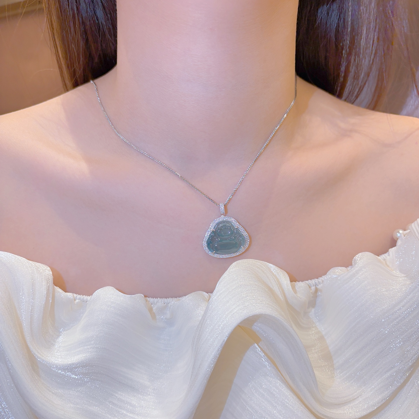 High Polish Silver Jadeite Necklace Delicate Travel Gold