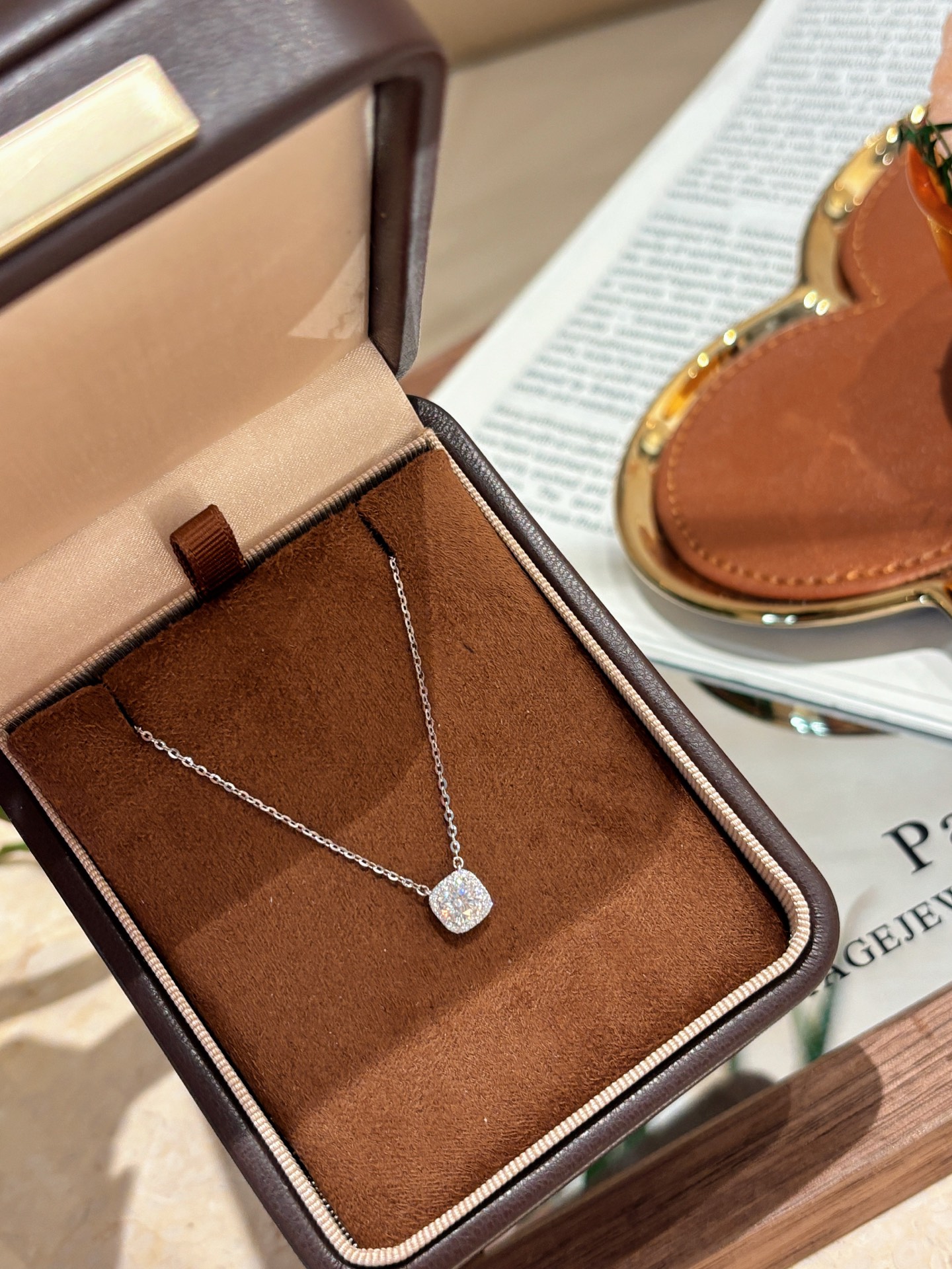 Low Allergy Silver Moissanite Necklace Elegant Mother's Day Gold