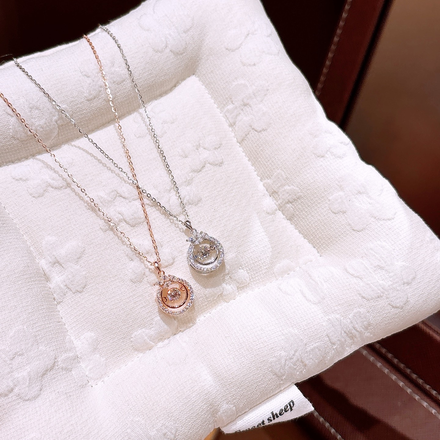 Fine Silver Necklace Lively Banquet Gold