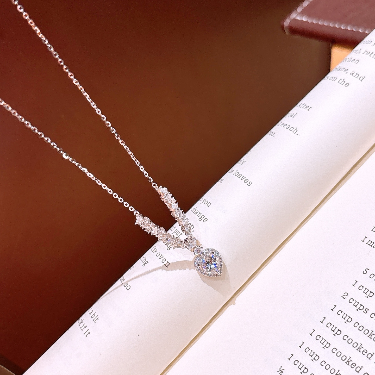 ラグジュアリーS925スターリングシルバーモアッサナイトネックレスシルバー 新築祝い