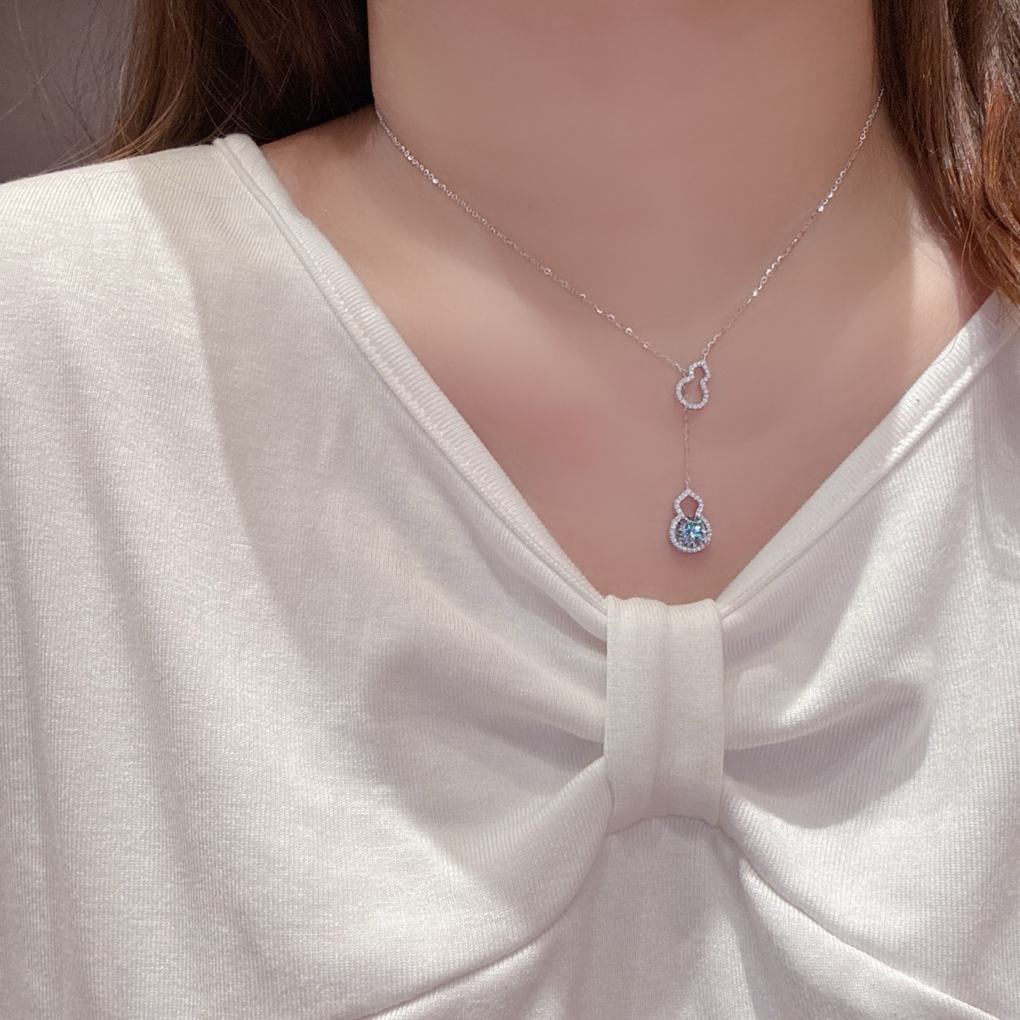 Low Allergy Silver Moissanite Necklace Playful Spring Festival Gold