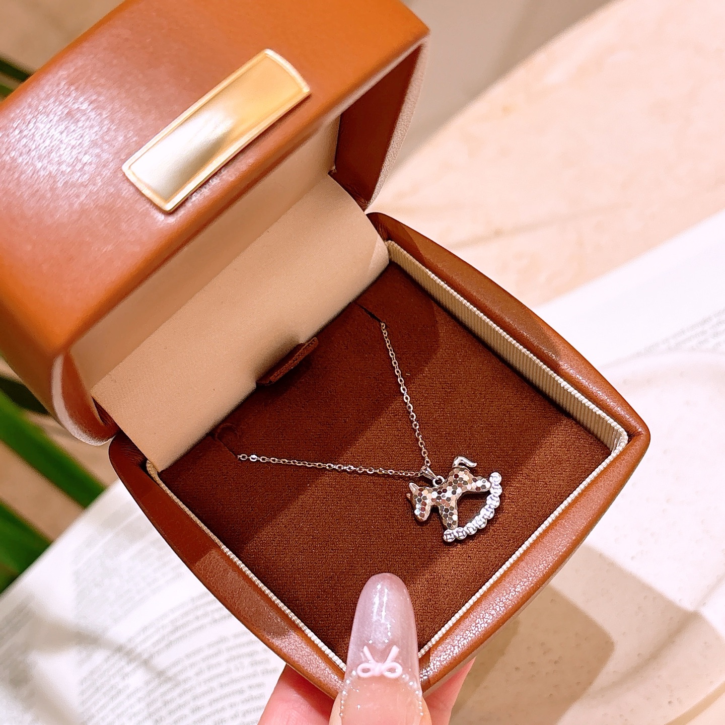 ミニマルニッケル無添加銀ネックレスゴールド 職場