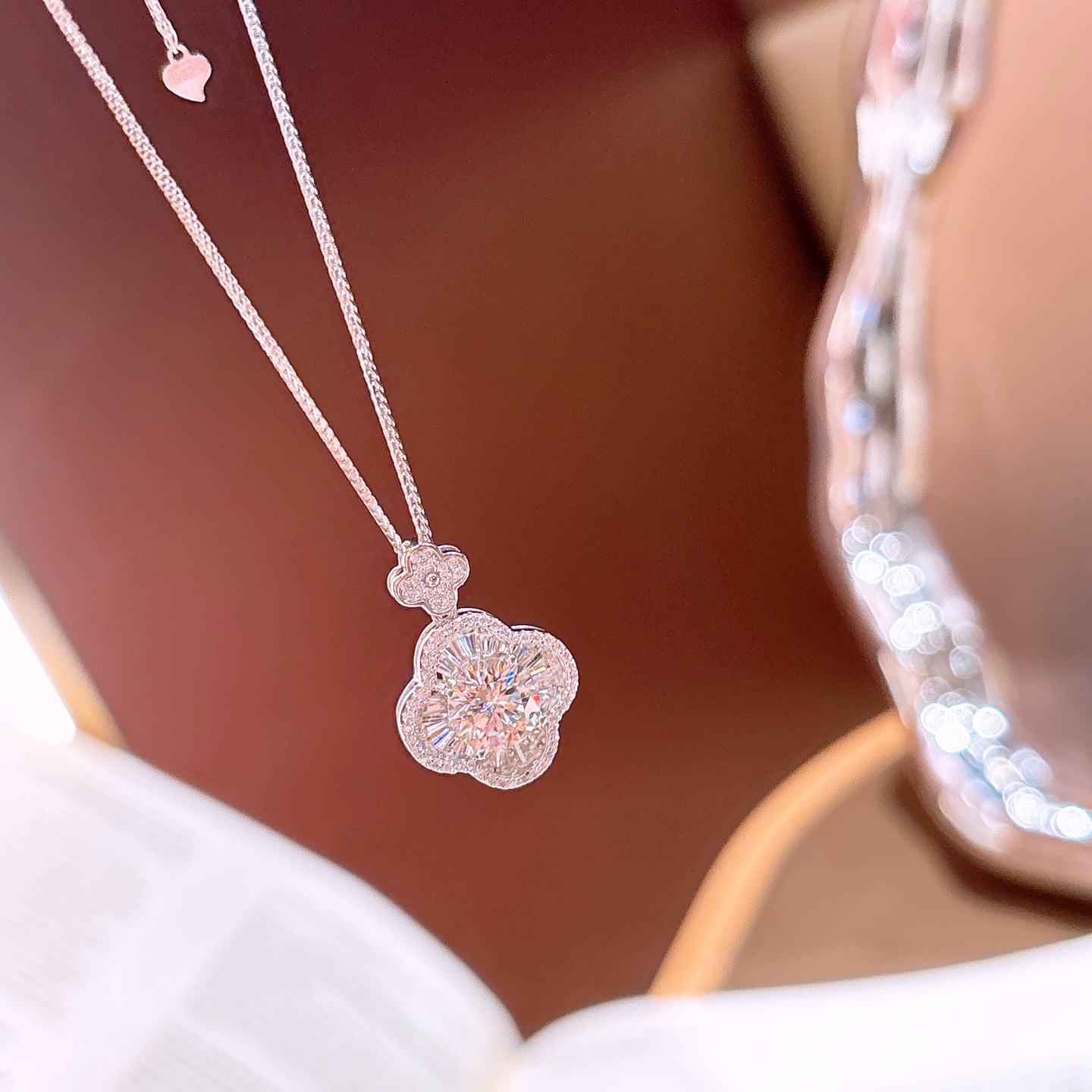 優しい高品質シルバーモアッサナイトネックレスゴールド ギフト