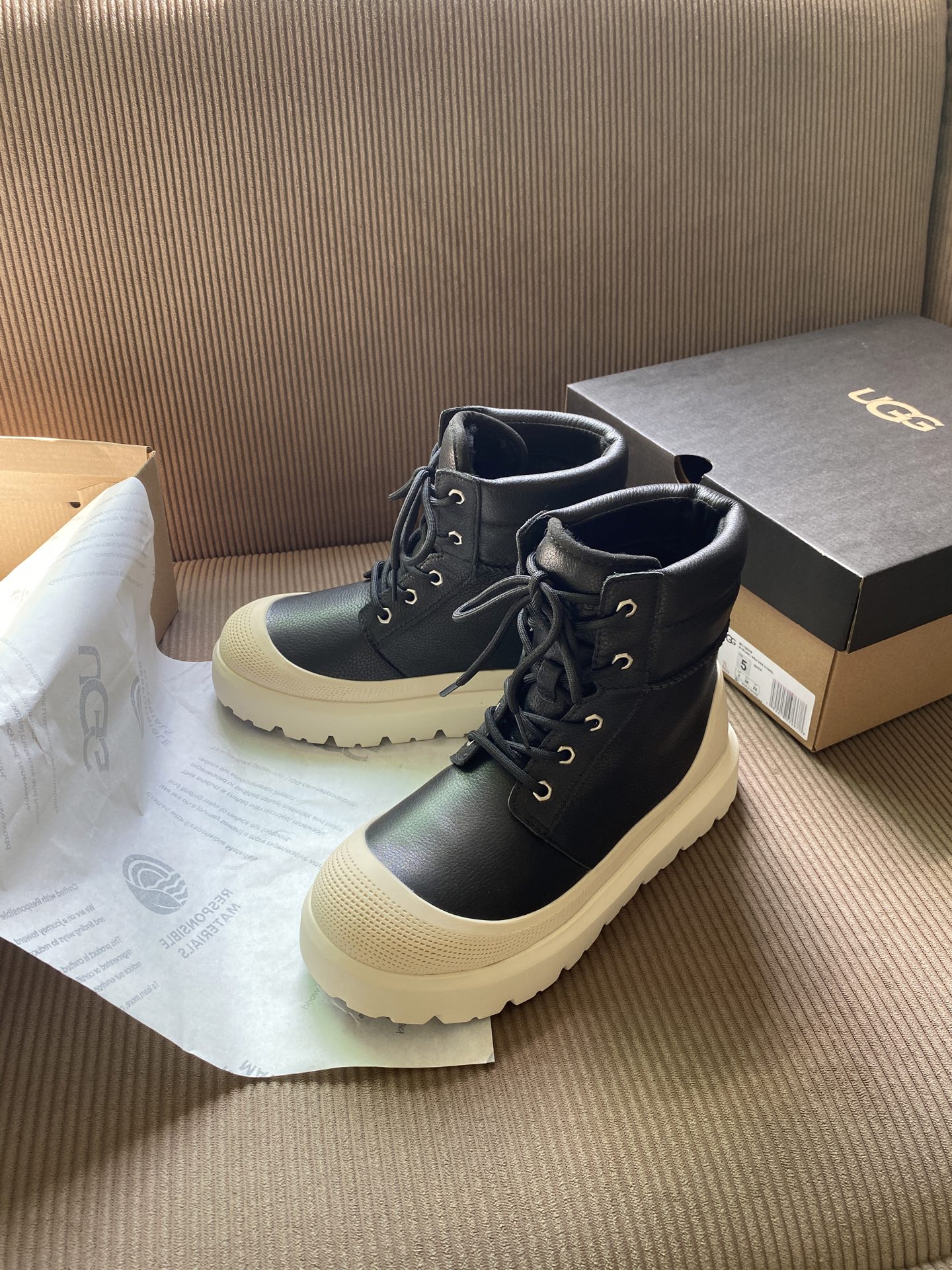 ，男款+10，情侣系列ugg顶级品质鞋面：牛皮内里：羊毛码数:35一45