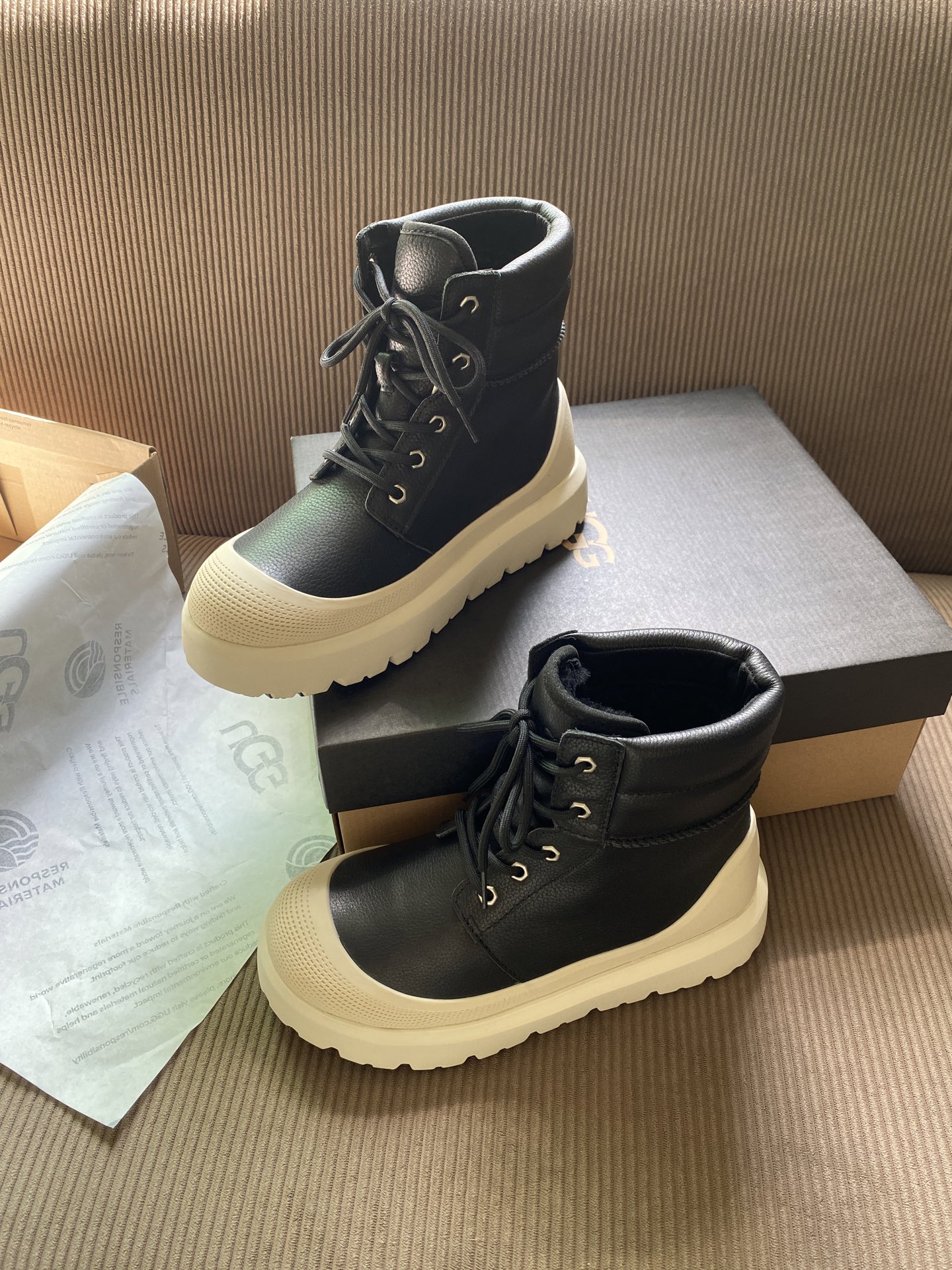 ，男款+10，情侣系列ugg顶级品质鞋面：牛皮内里：羊毛码数:35一45