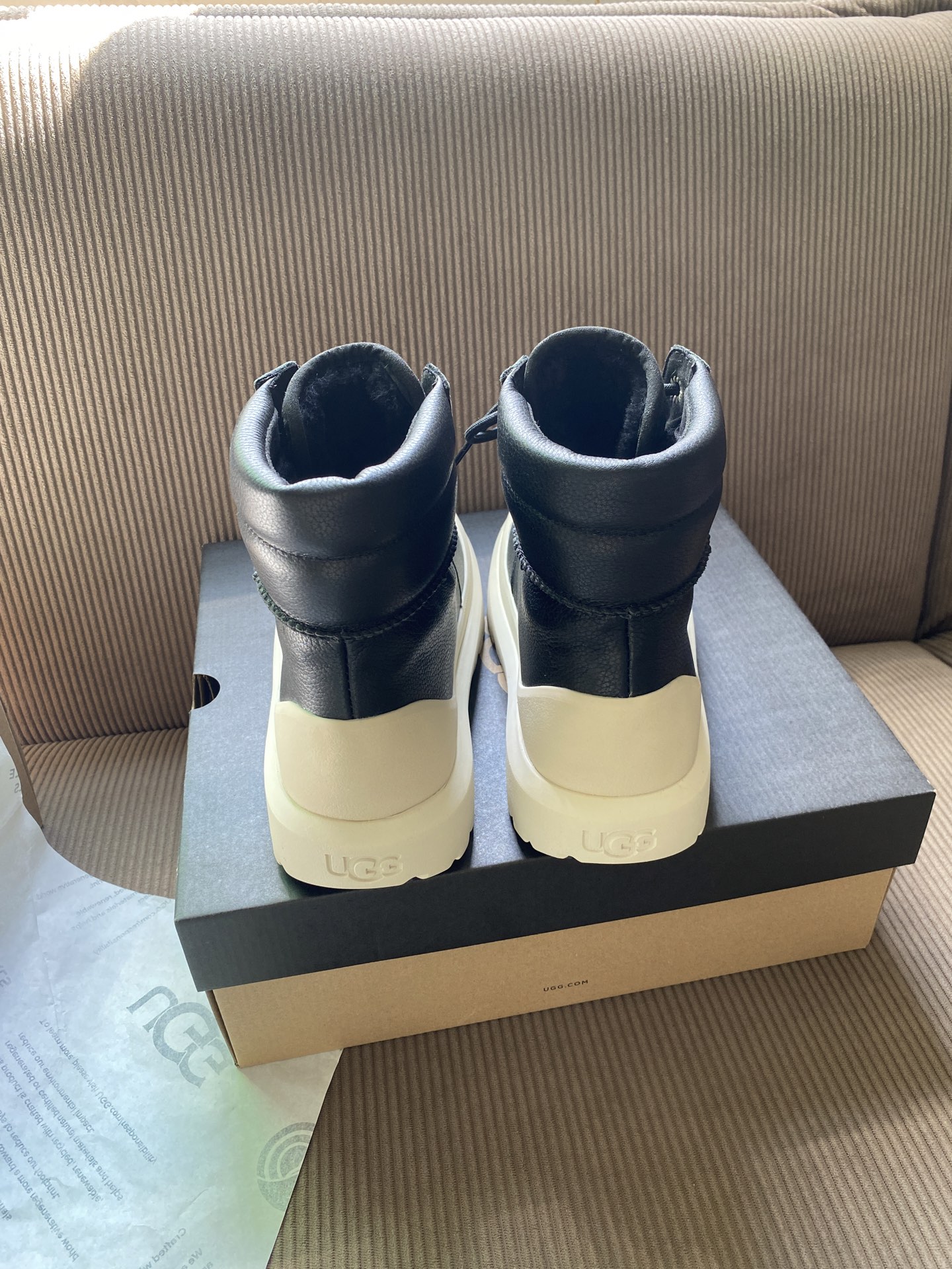 ，男款+10，情侣系列ugg顶级品质鞋面：牛皮内里：羊毛码数:35一45