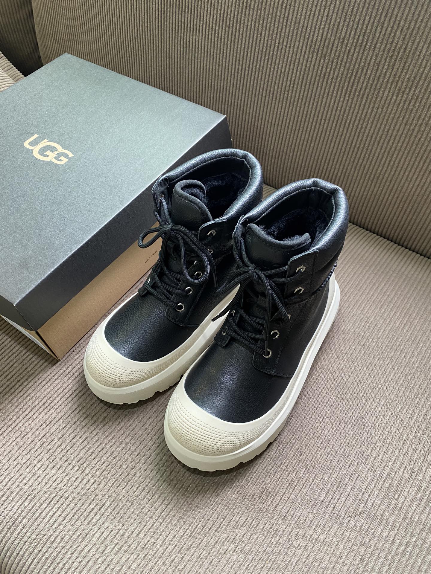 ，男款+10，情侣系列ugg顶级品质鞋面：牛皮内里：羊毛码数:35一45
