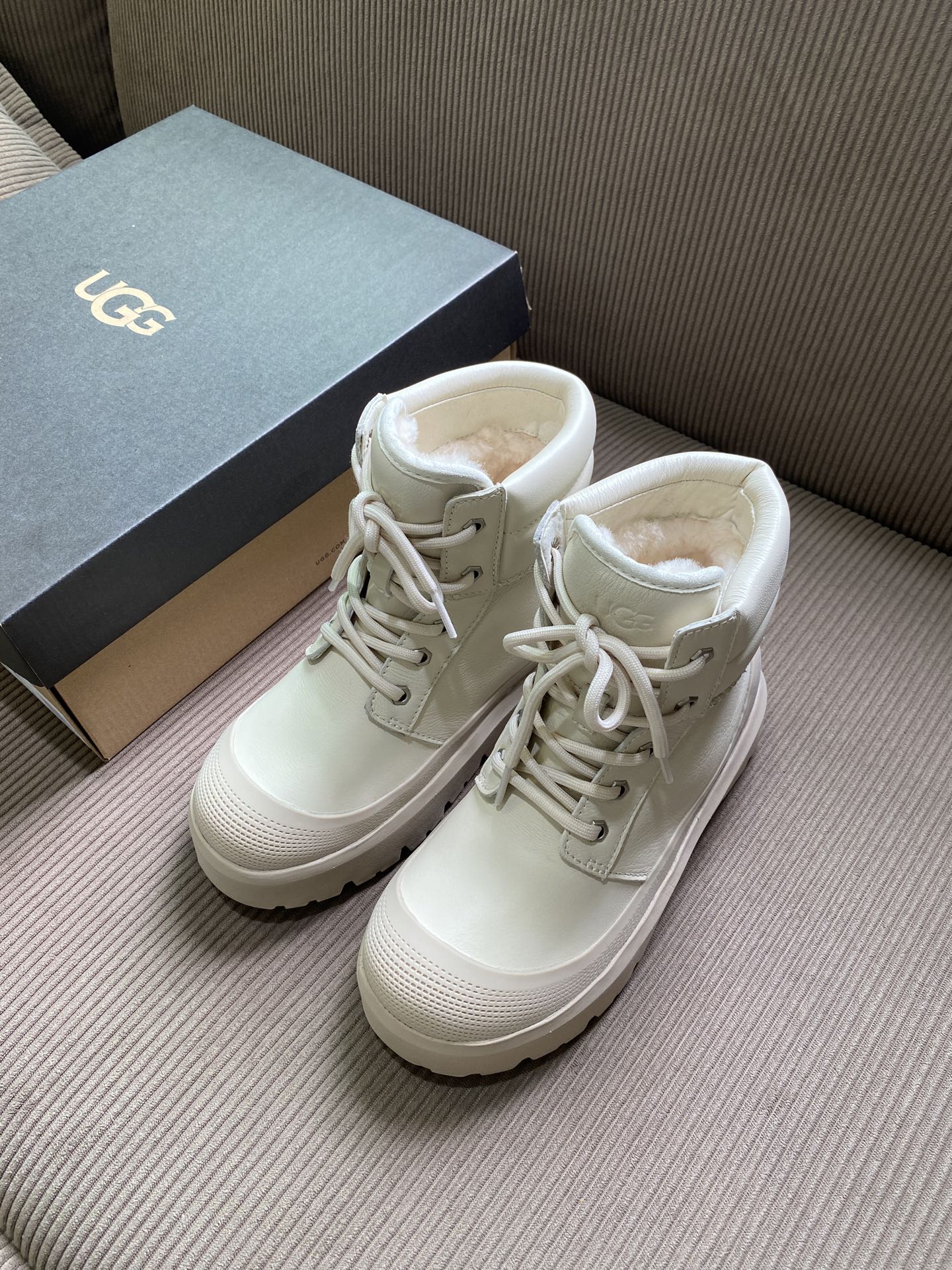 ，男款+10，情侣系列ugg顶级品质鞋面：牛皮内里：羊毛码数:35一45