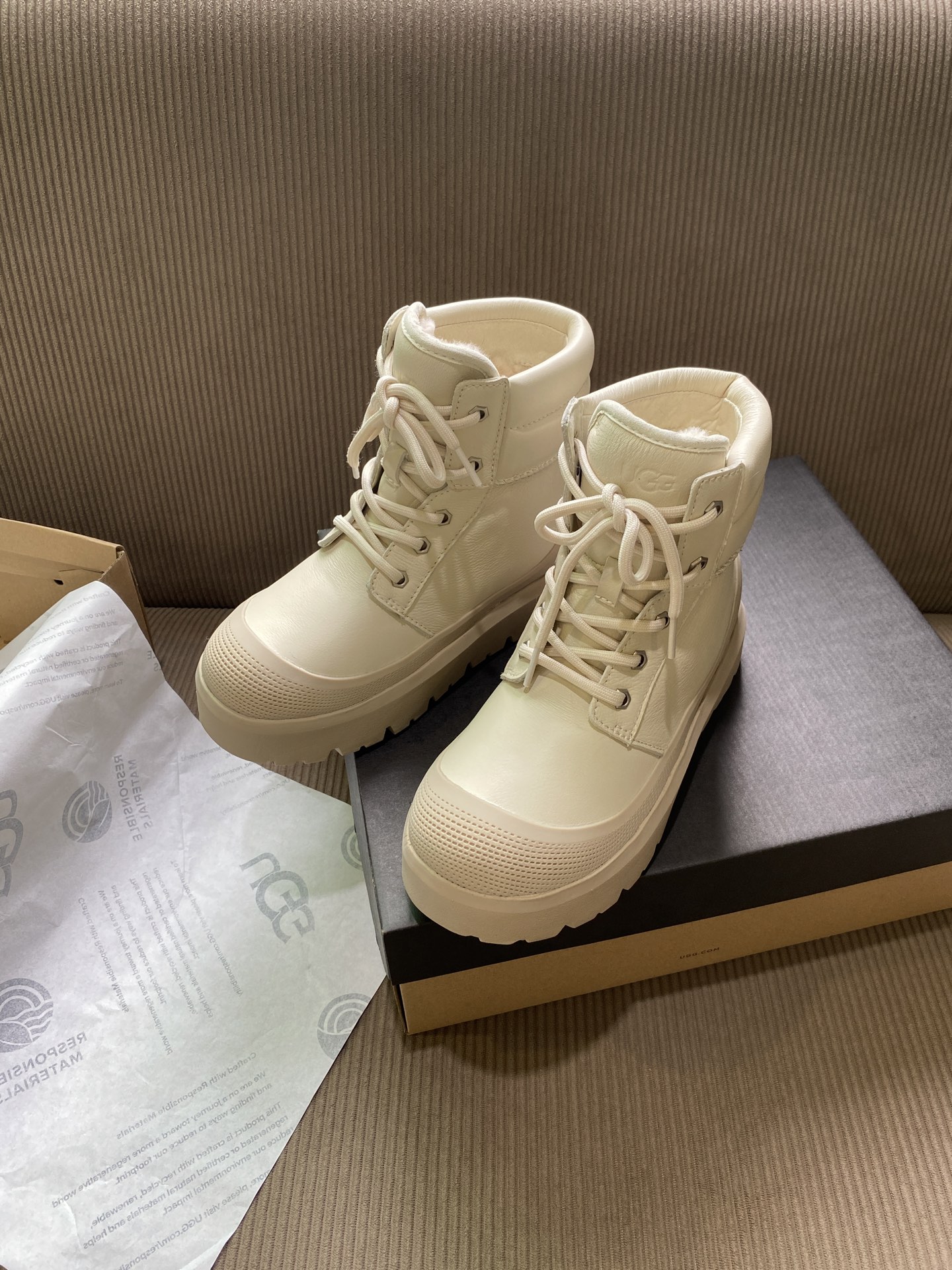 ，男款+10，情侣系列ugg顶级品质鞋面：牛皮内里：羊毛码数:35一45