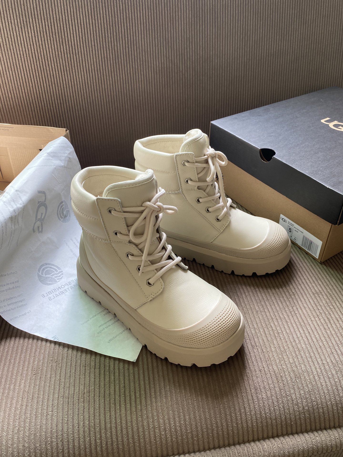 ，男款+10，情侣系列ugg顶级品质鞋面：牛皮内里：羊毛码数:35一45