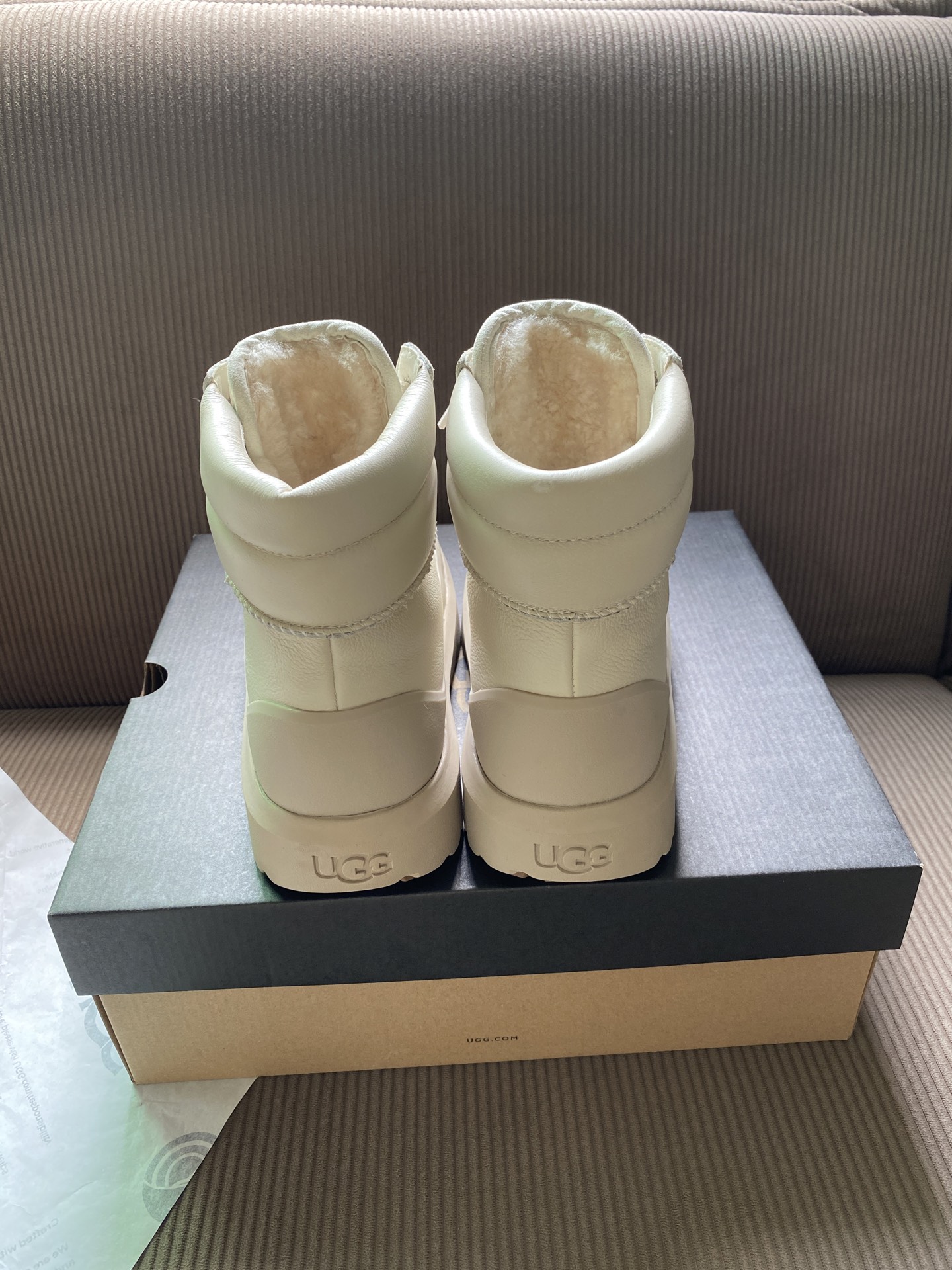 ，男款+10，情侣系列ugg顶级品质鞋面：牛皮内里：羊毛码数:35一45
