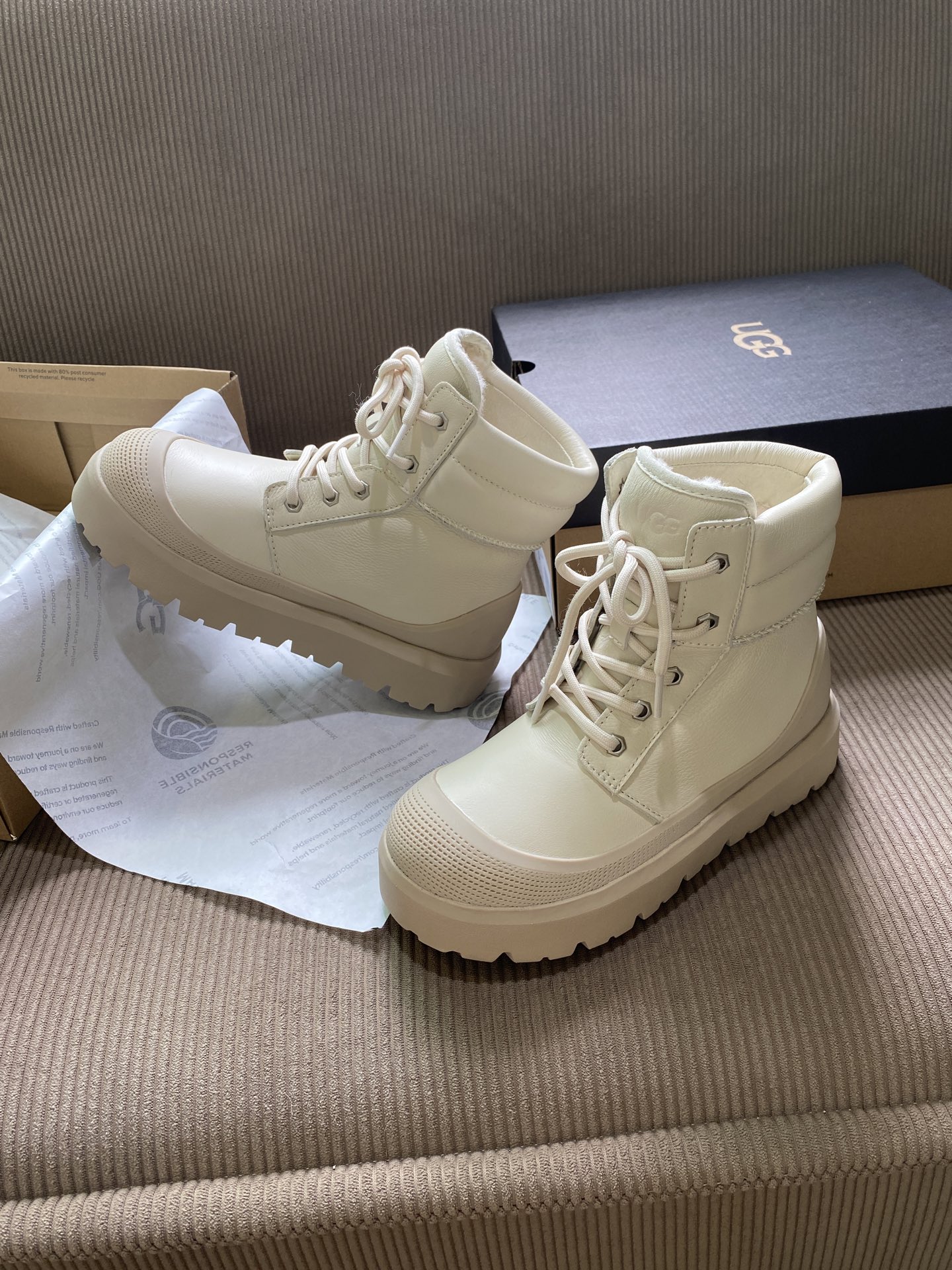 ，男款+10，情侣系列ugg顶级品质鞋面：牛皮内里：羊毛码数:35一45