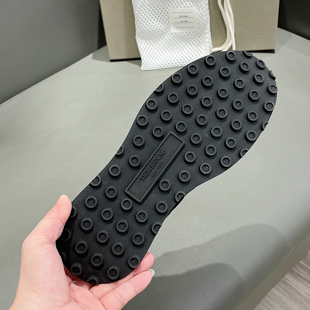 THOM BROWNE Black Oxen Velvet Morning Shoes Review: Early Fall Series, Detailed Black Weave – P888 - 图片 8