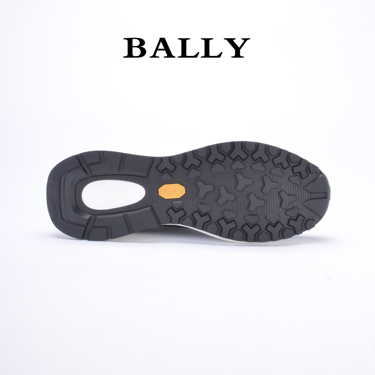 “Bally Davyn Sneakers Review: Stylish Black Glitter-Eyed Shoes with Vibram®Megagrip Soles” - 图片 8