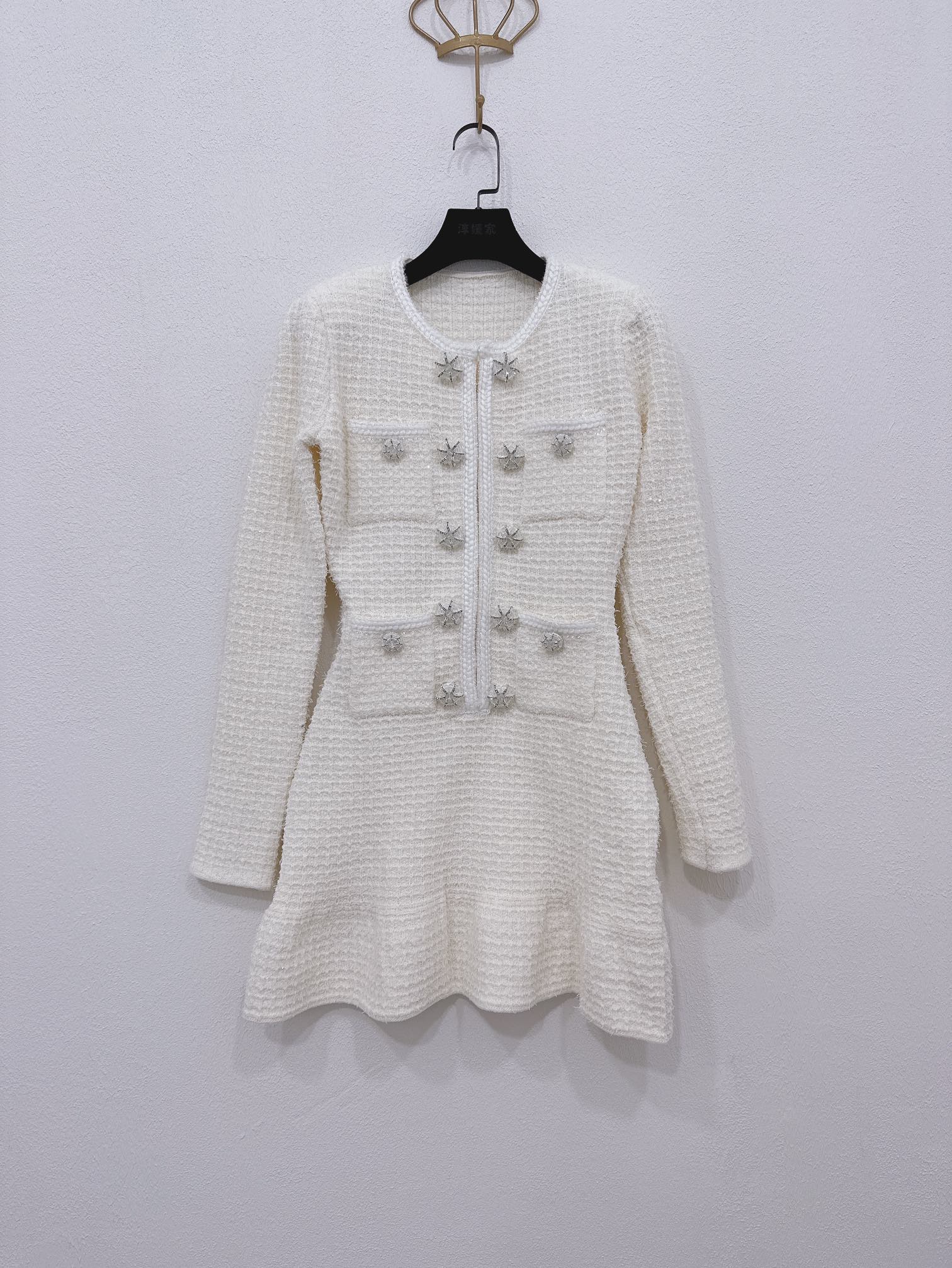 NO:609635,Self-Portrait new season series, official website synchronization, original one-to-one high-end customization, rich lady, off-white, sweet fragrance, knitted dress, short skirt, one color and three sizes SML (S bust 84CM, waist 64CM, hip 84CM, length 81CM and so on) C,,skirts,alexander wang19860909Self-Portrait 新一季系列 官网同步 原版一比一高端定制 千金名媛 米白色 甜美小香风 针织连衣裙 短裙 一色三码SML（S胸围84CM 腰围64CM 臀围84CM 衣长81CM以此类推）C,,skirts,alexander wang,Women's clothing