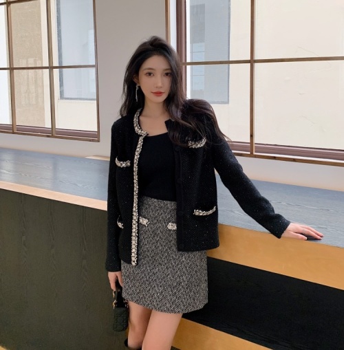 Elegant Black Tweed Jacket with Rhinestone Embellishments - Classic Style 1 Elegant Black Tweed Jacket with Rhinestone Embellishments - Classic Style