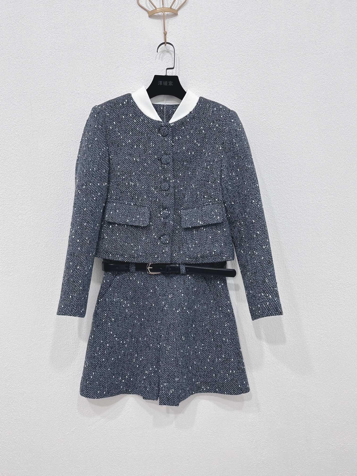 NO:568222,Jackets, skirts, Self-Portrait, new season series, official website synchronization, original one-to-one high-end customized high-end sense, Xiaoxiangfeng, tweed long-sleeved jacket, tweed high-waisted skirt, suit, one color and three sizes SML (coat S length 47CM, bust 86CM, sleeve length 58CM, skirt S, waistline 68CM, skirt length 40CM and so on),,skirts,jackets & coats,alexander wang19860909外套 短裙Self-Portrait 新一季系列 官网同步 原版一比一高端定制高级感 小香风 粗花呢长袖外套粗花呢高腰短裙 套装 一色三码SML（外套S衣长47CM 胸围86CM 袖长58CM 半裙S 腰围68CM 裙长40CM 以此类推）,,skirts,jackets & coats,alexander wang,Women's clothing